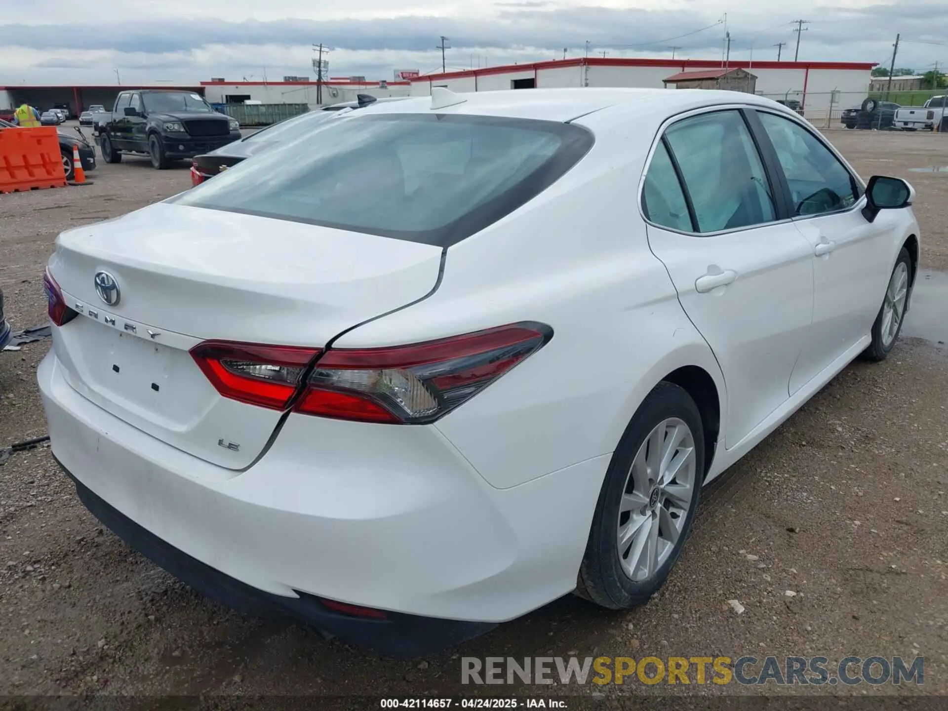 4 Photograph of a damaged car 4T1C11AK3PU836433 TOYOTA CAMRY 2023