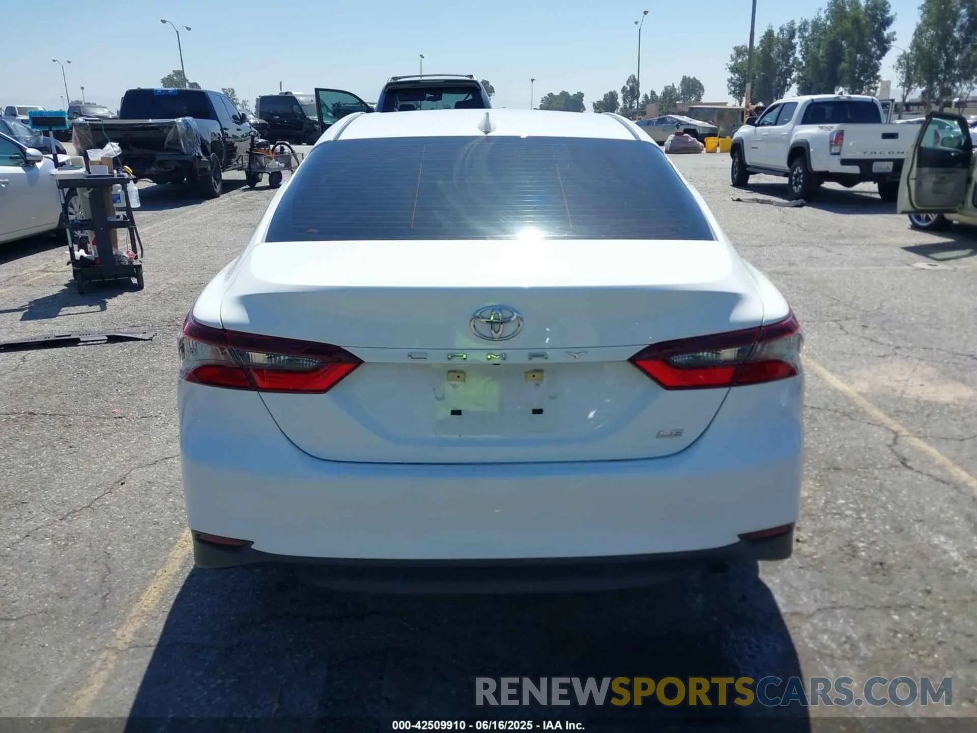 16 Photograph of a damaged car 4T1C11AK6PU783369 TOYOTA CAMRY 2023