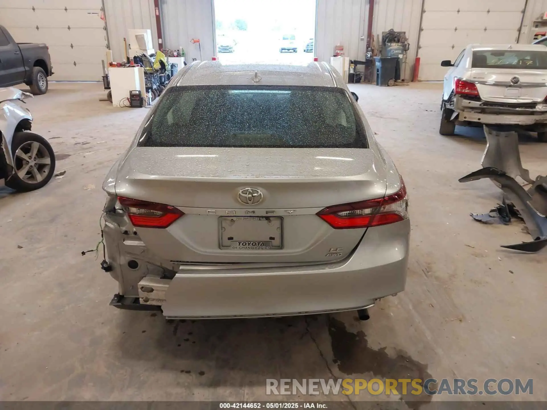 16 Photograph of a damaged car 4T1C11BK6PU092261 TOYOTA CAMRY 2023