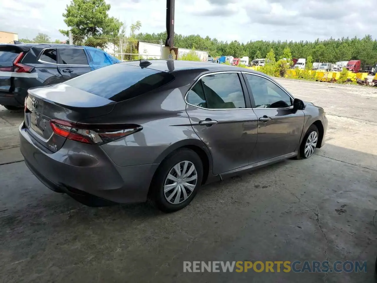 3 Photograph of a damaged car 4T1C31AK2PU616095 TOYOTA CAMRY 2023