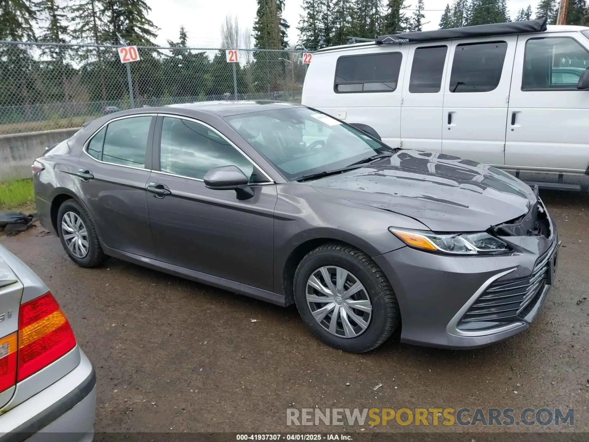 13 Photograph of a damaged car 4T1C31AK8PU600872 TOYOTA CAMRY 2023