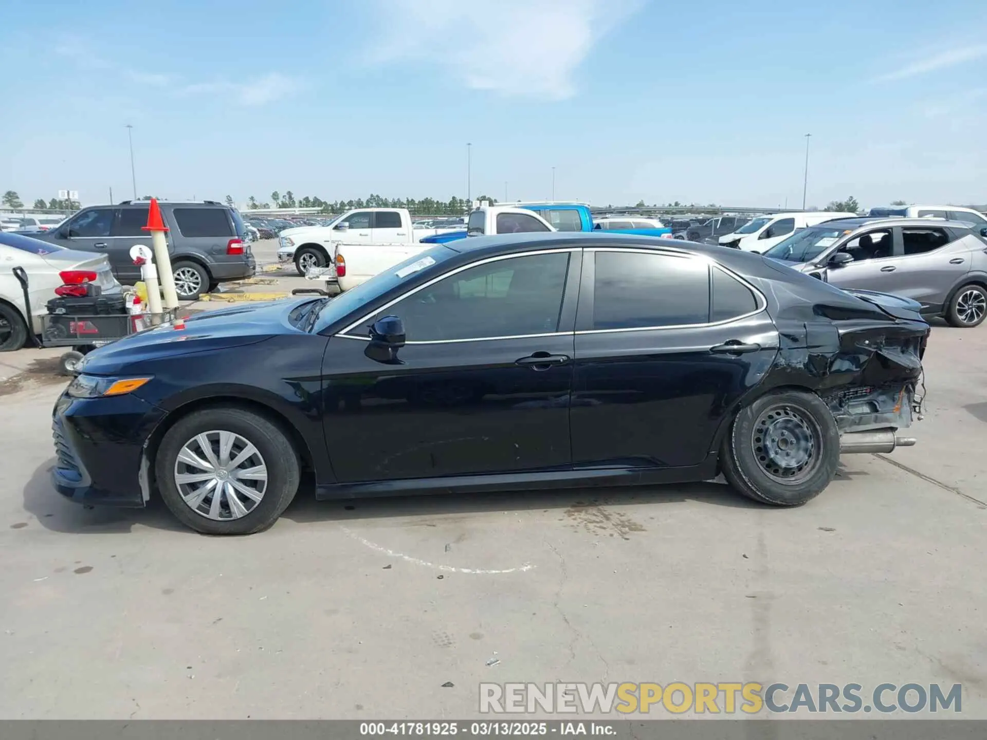 15 Photograph of a damaged car 4T1C31AK8PU603075 TOYOTA CAMRY 2023
