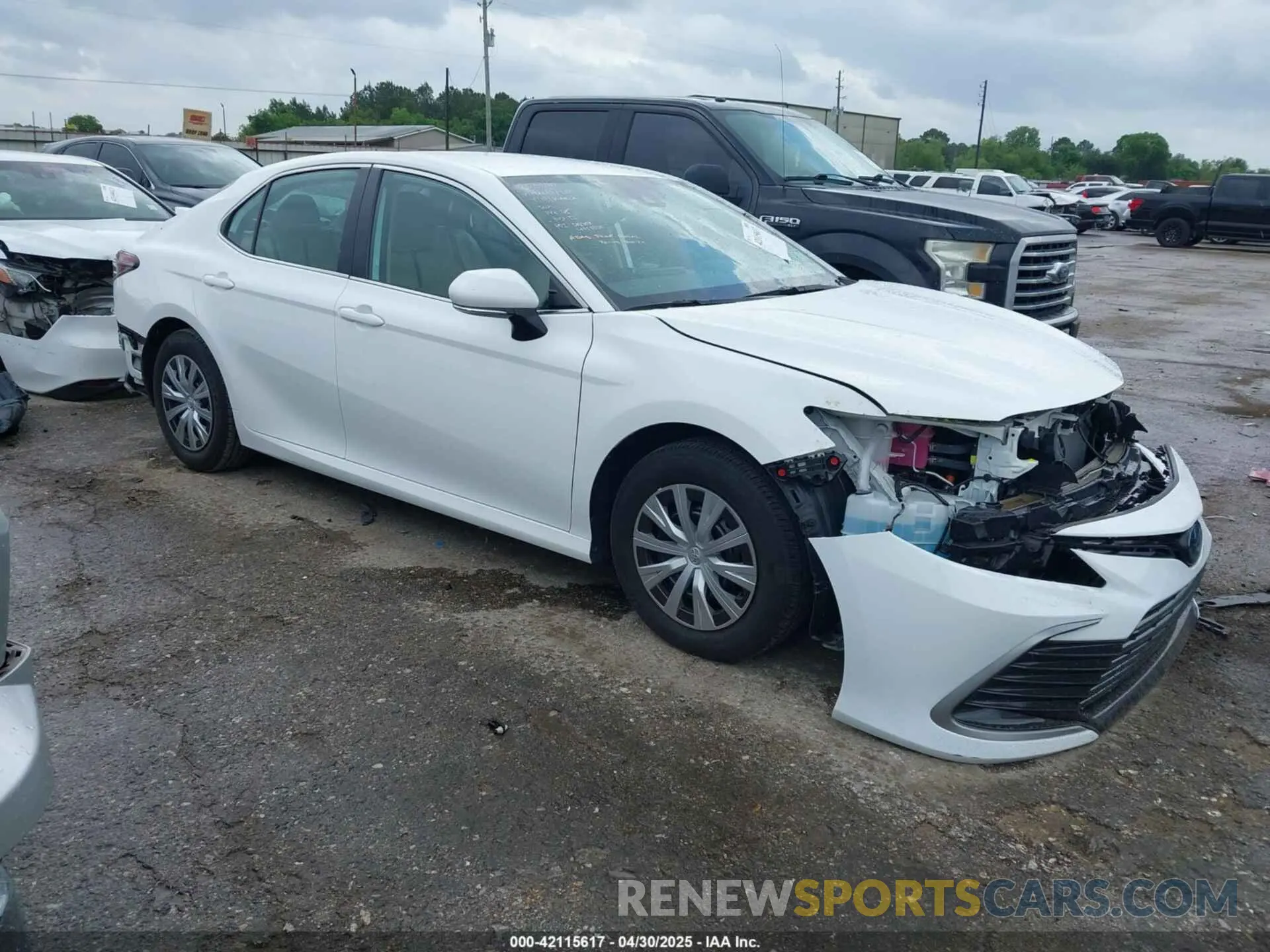 1 Photograph of a damaged car 4T1C31AK8PU611354 TOYOTA CAMRY 2023