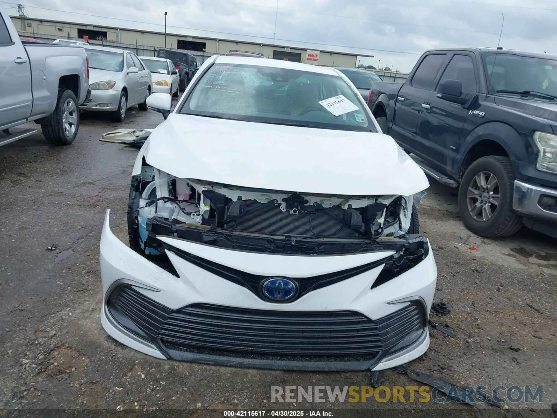 13 Photograph of a damaged car 4T1C31AK8PU611354 TOYOTA CAMRY 2023