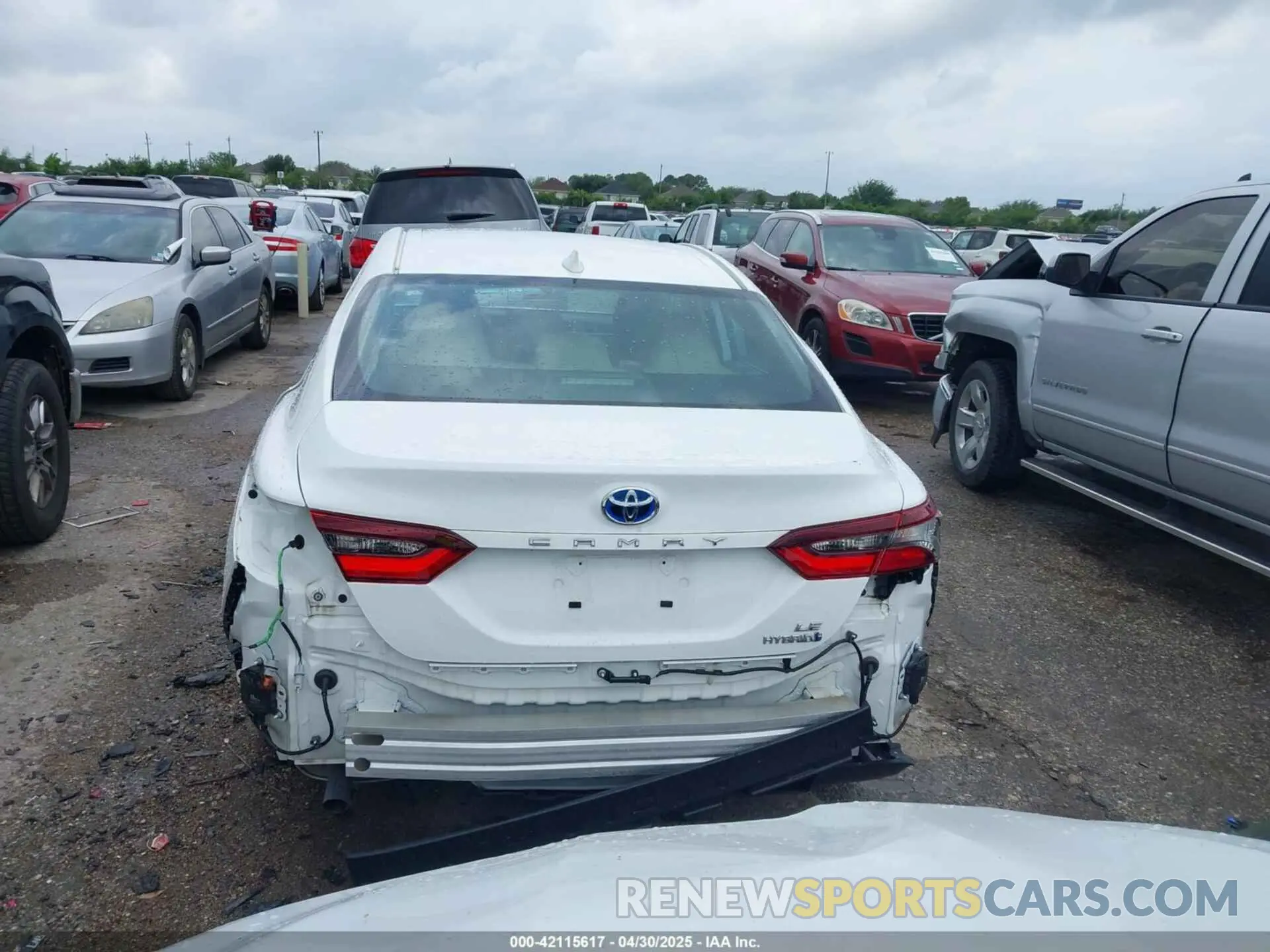 17 Photograph of a damaged car 4T1C31AK8PU611354 TOYOTA CAMRY 2023