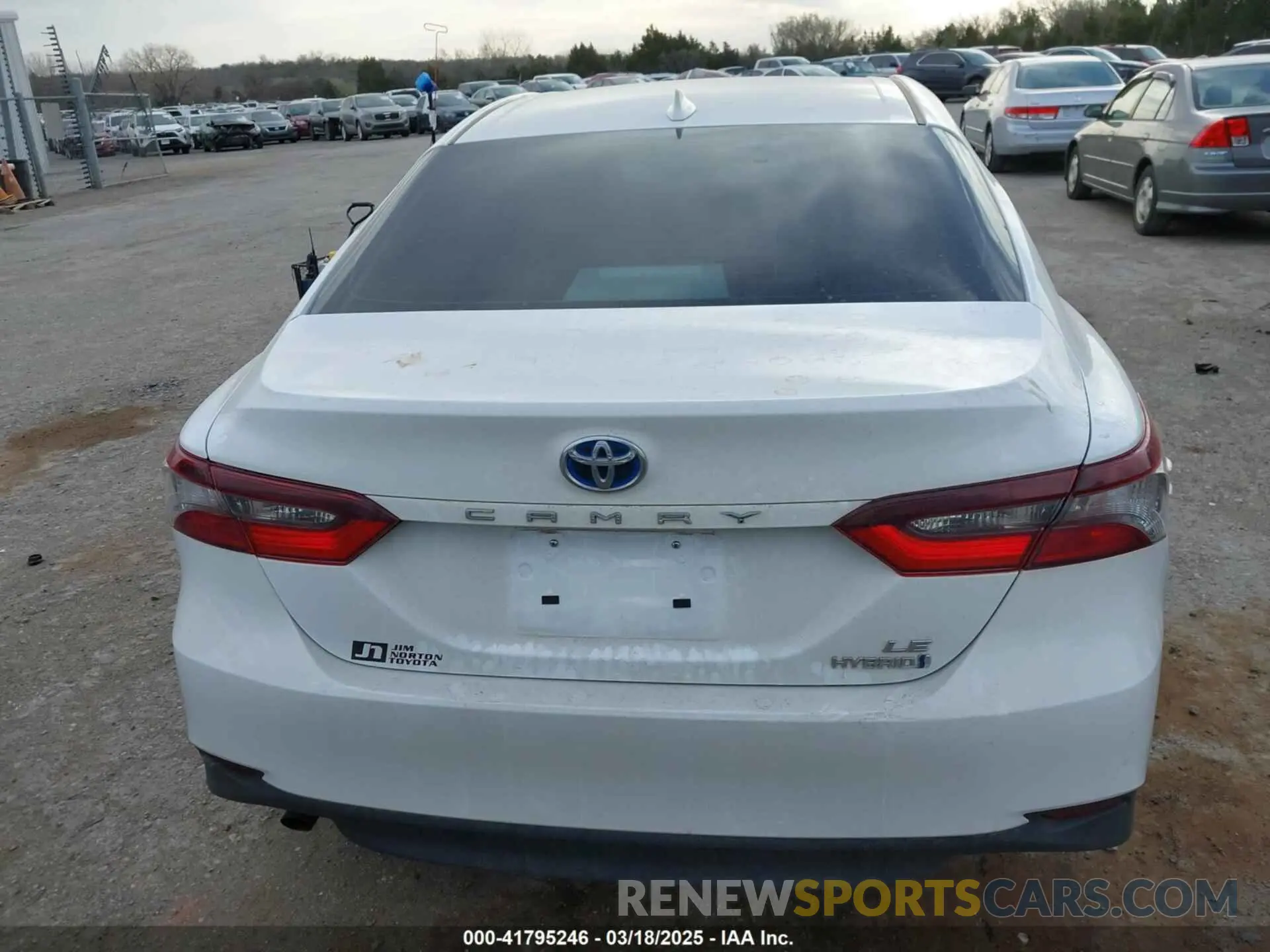 17 Photograph of a damaged car 4T1C31AKXPU610769 TOYOTA CAMRY 2023