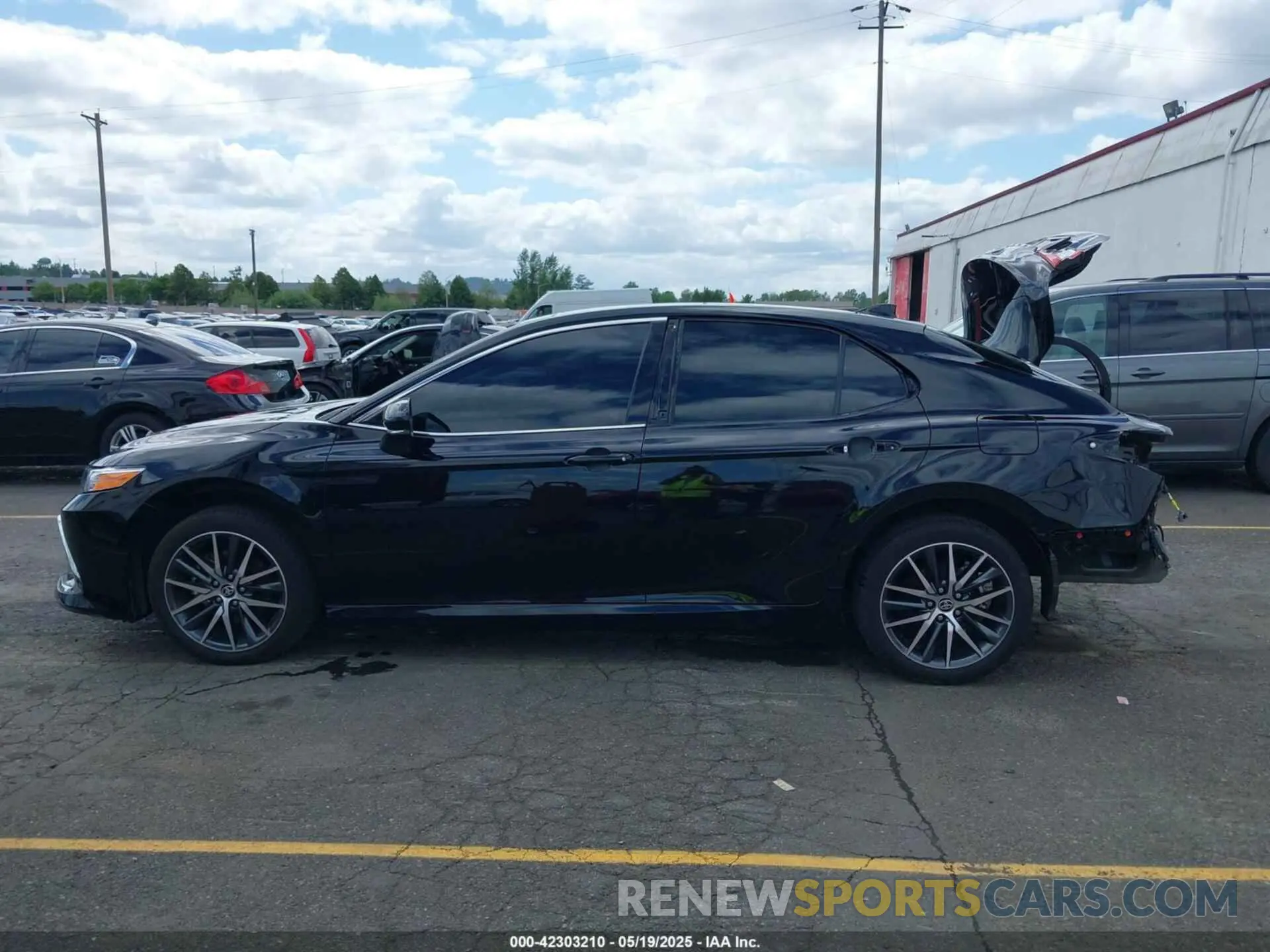 15 Photograph of a damaged car 4T1F11BK1PU094951 TOYOTA CAMRY 2023