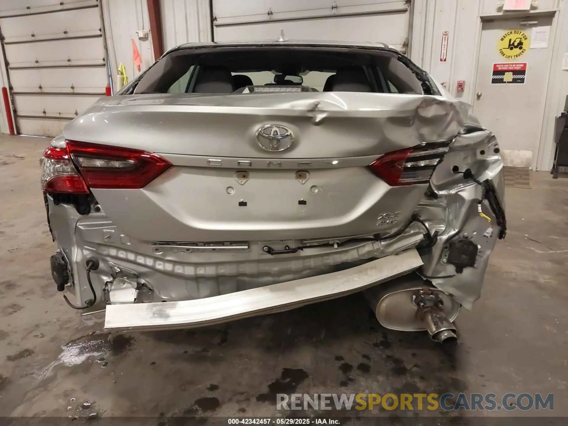 17 Photograph of a damaged car 4T1F11BKXPU087724 TOYOTA CAMRY 2023