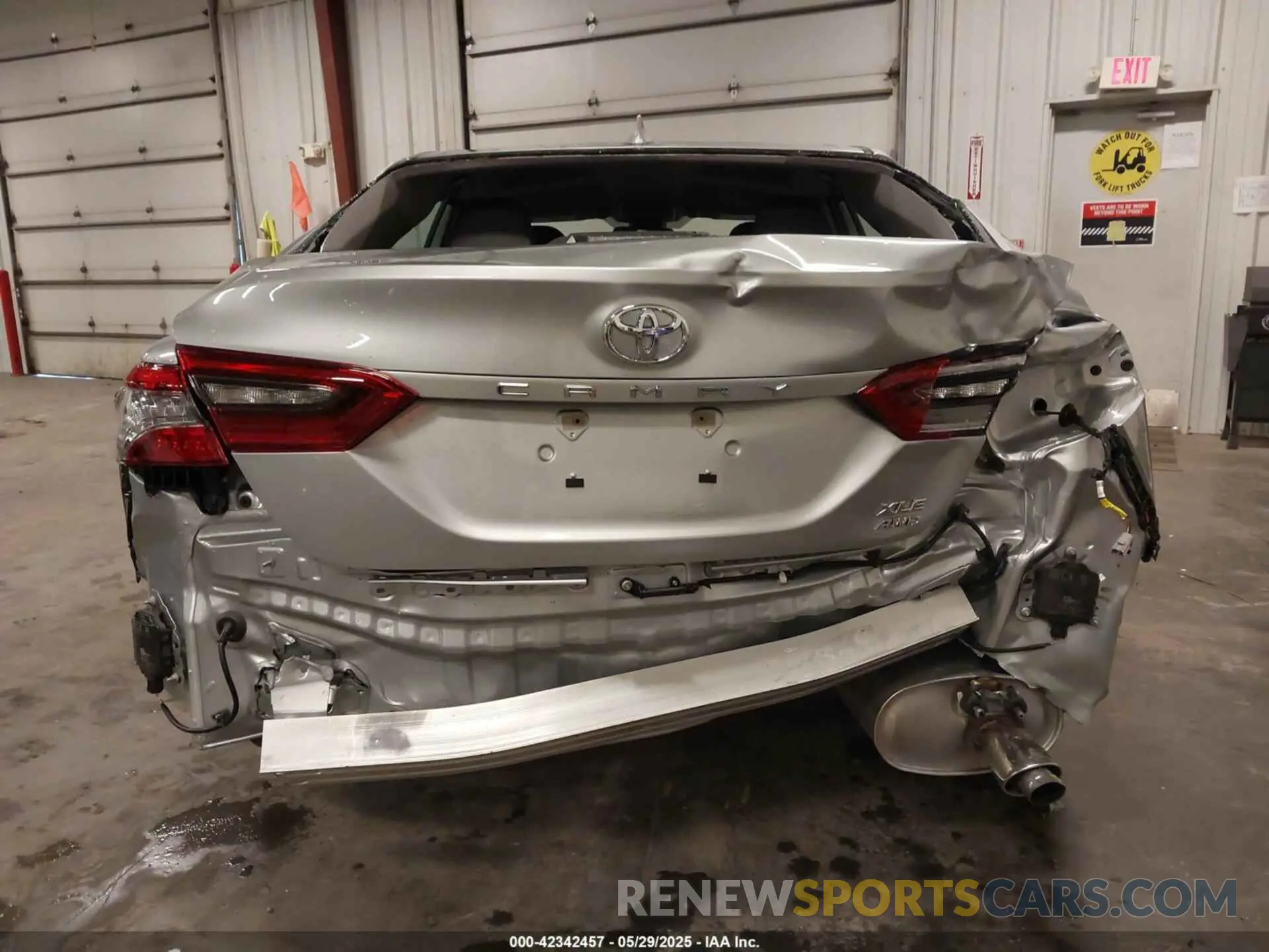 18 Photograph of a damaged car 4T1F11BKXPU087724 TOYOTA CAMRY 2023