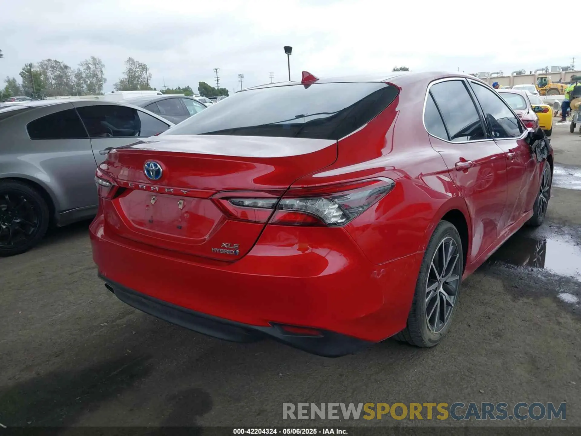 4 Photograph of a damaged car 4T1F31AK1PU047754 TOYOTA CAMRY 2023