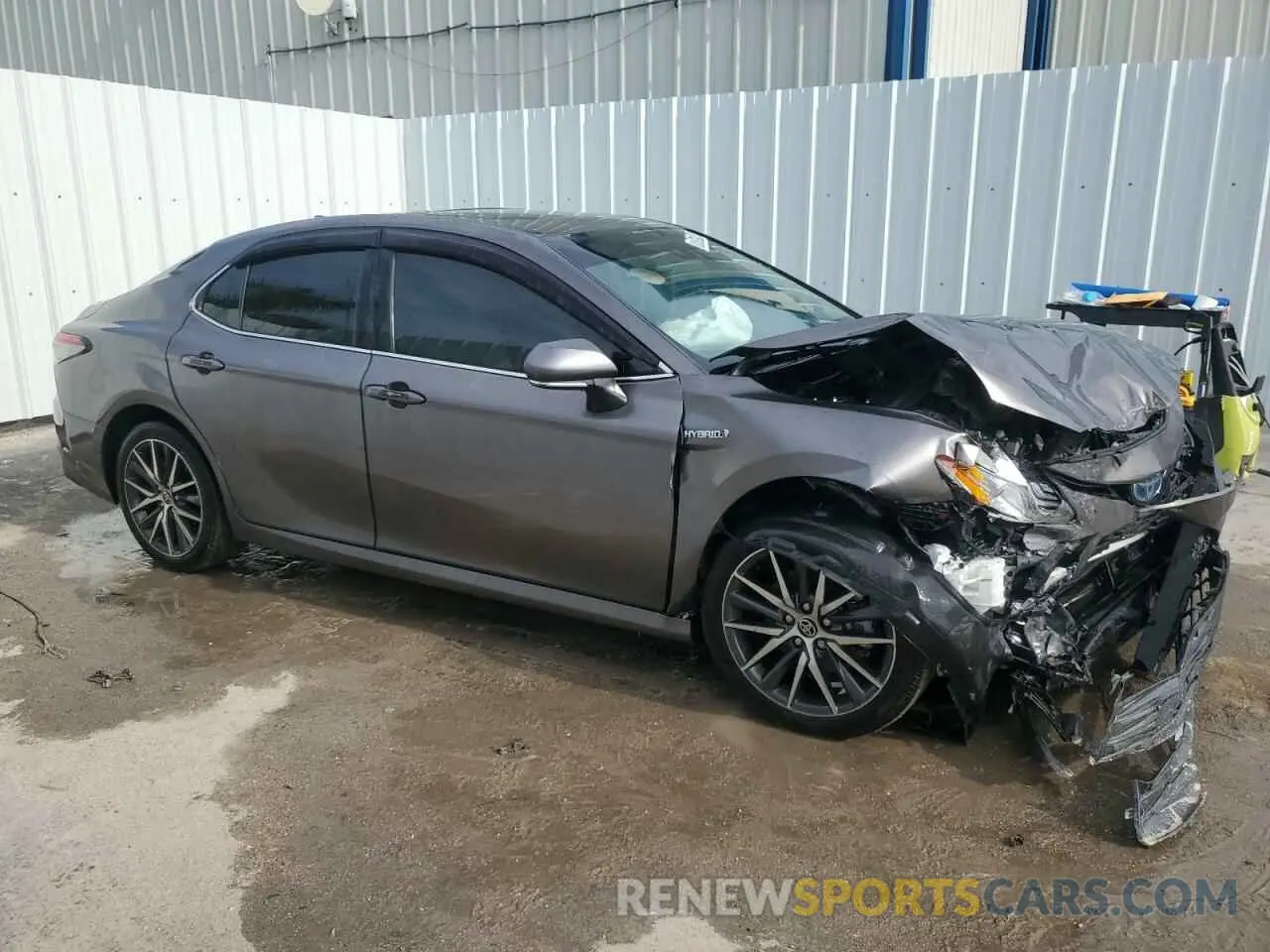 4 Photograph of a damaged car 4T1F31AK1PU053862 TOYOTA CAMRY 2023