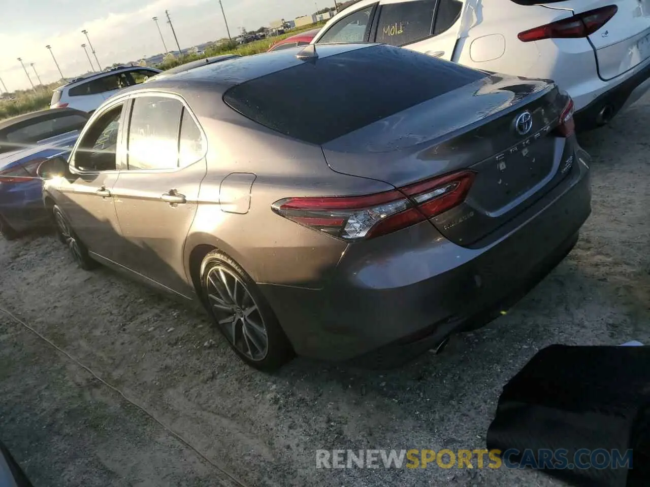 2 Photograph of a damaged car 4T1F31AK1PU605439 TOYOTA CAMRY 2023