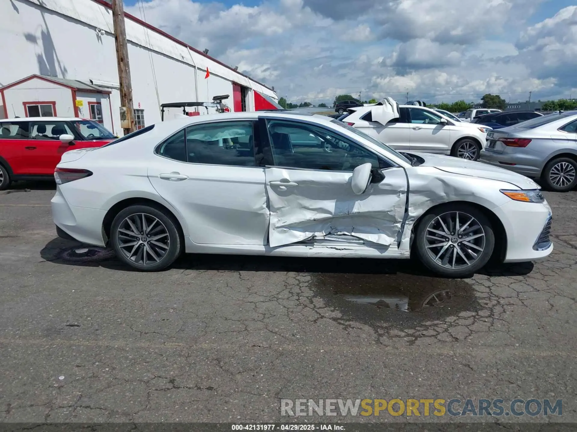 13 Photograph of a damaged car 4T1F31AK6PU615593 TOYOTA CAMRY 2023