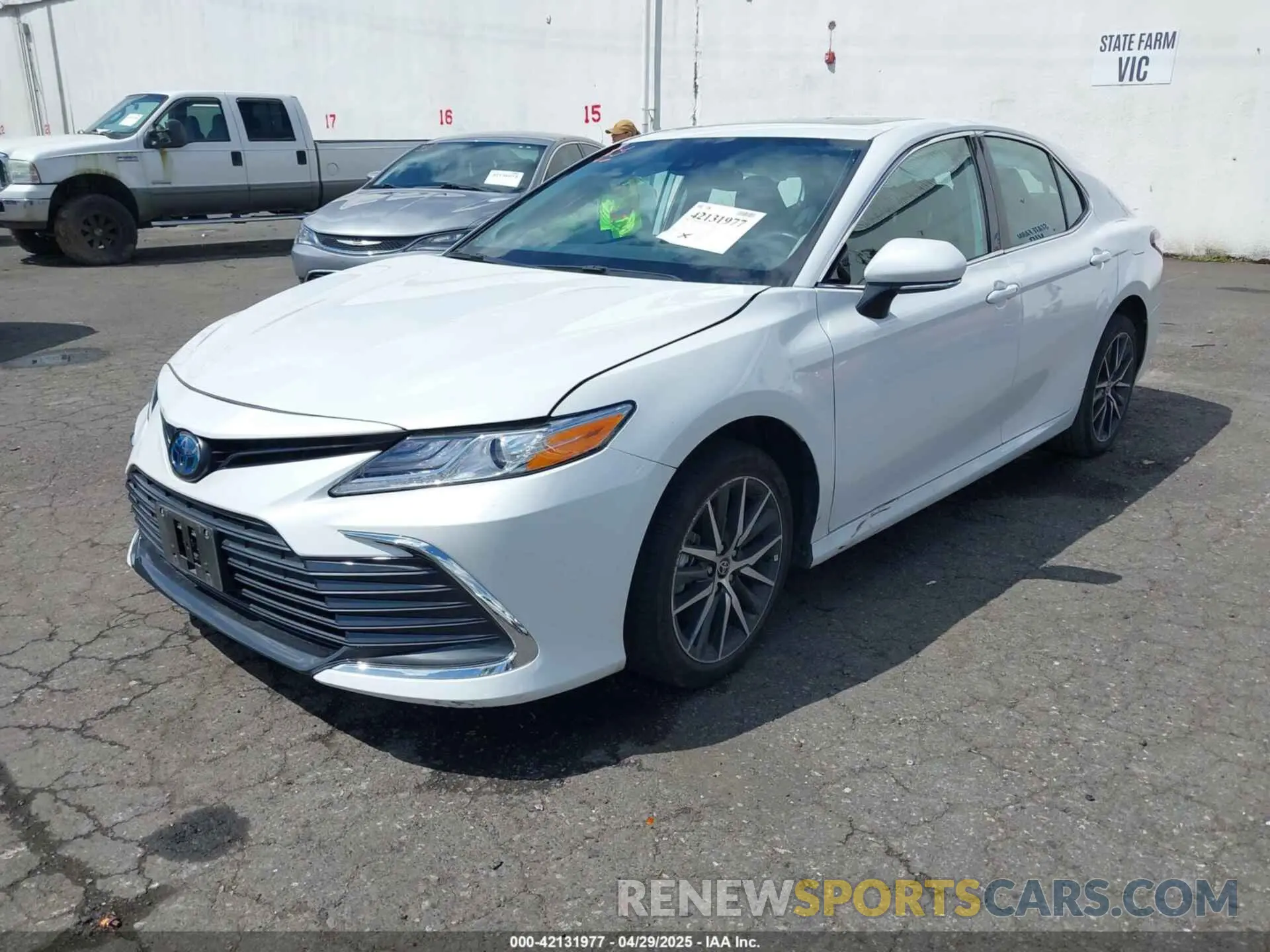 2 Photograph of a damaged car 4T1F31AK6PU615593 TOYOTA CAMRY 2023