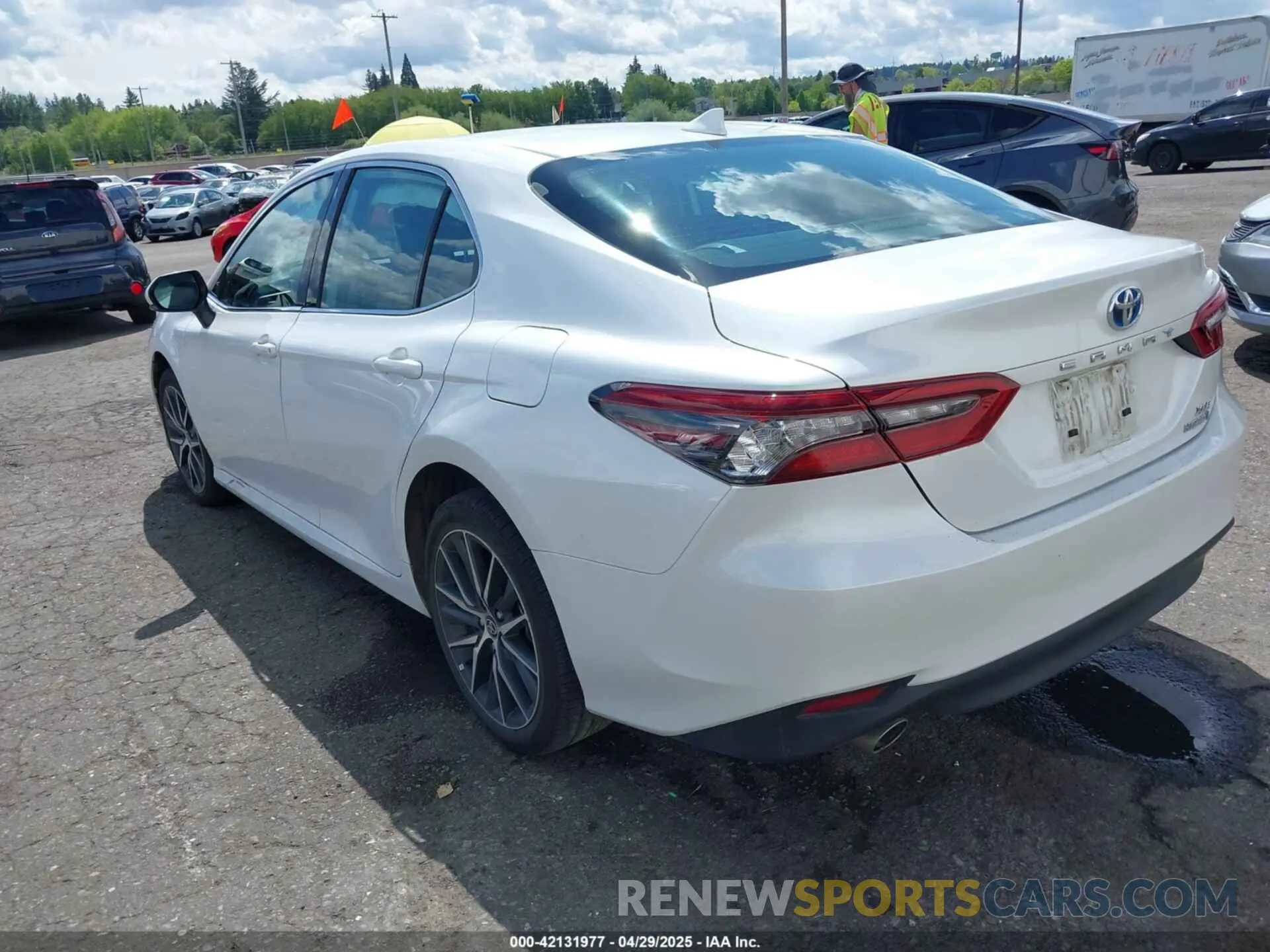 3 Photograph of a damaged car 4T1F31AK6PU615593 TOYOTA CAMRY 2023