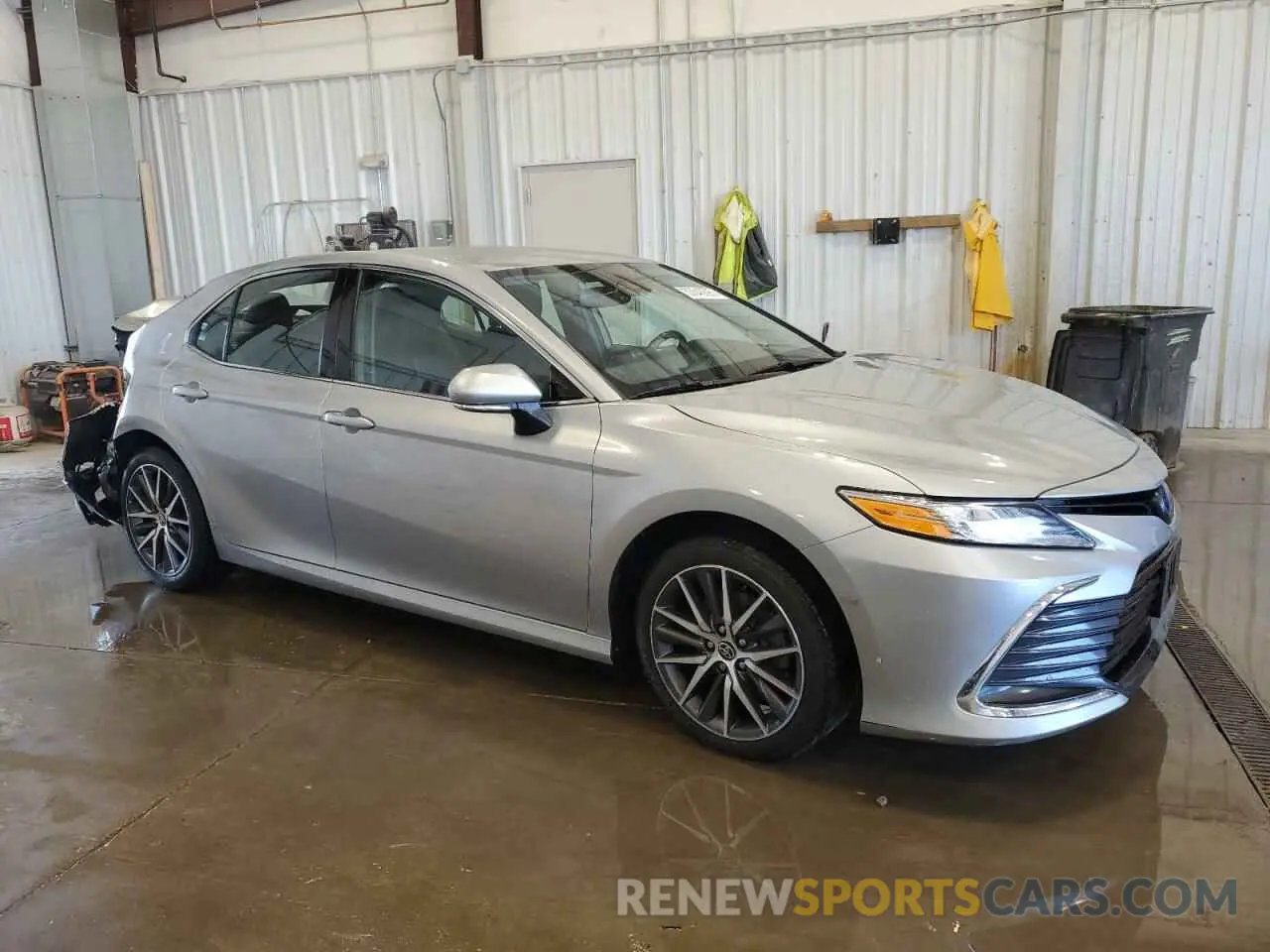 4 Photograph of a damaged car 4T1F31AK7PU608040 TOYOTA CAMRY 2023