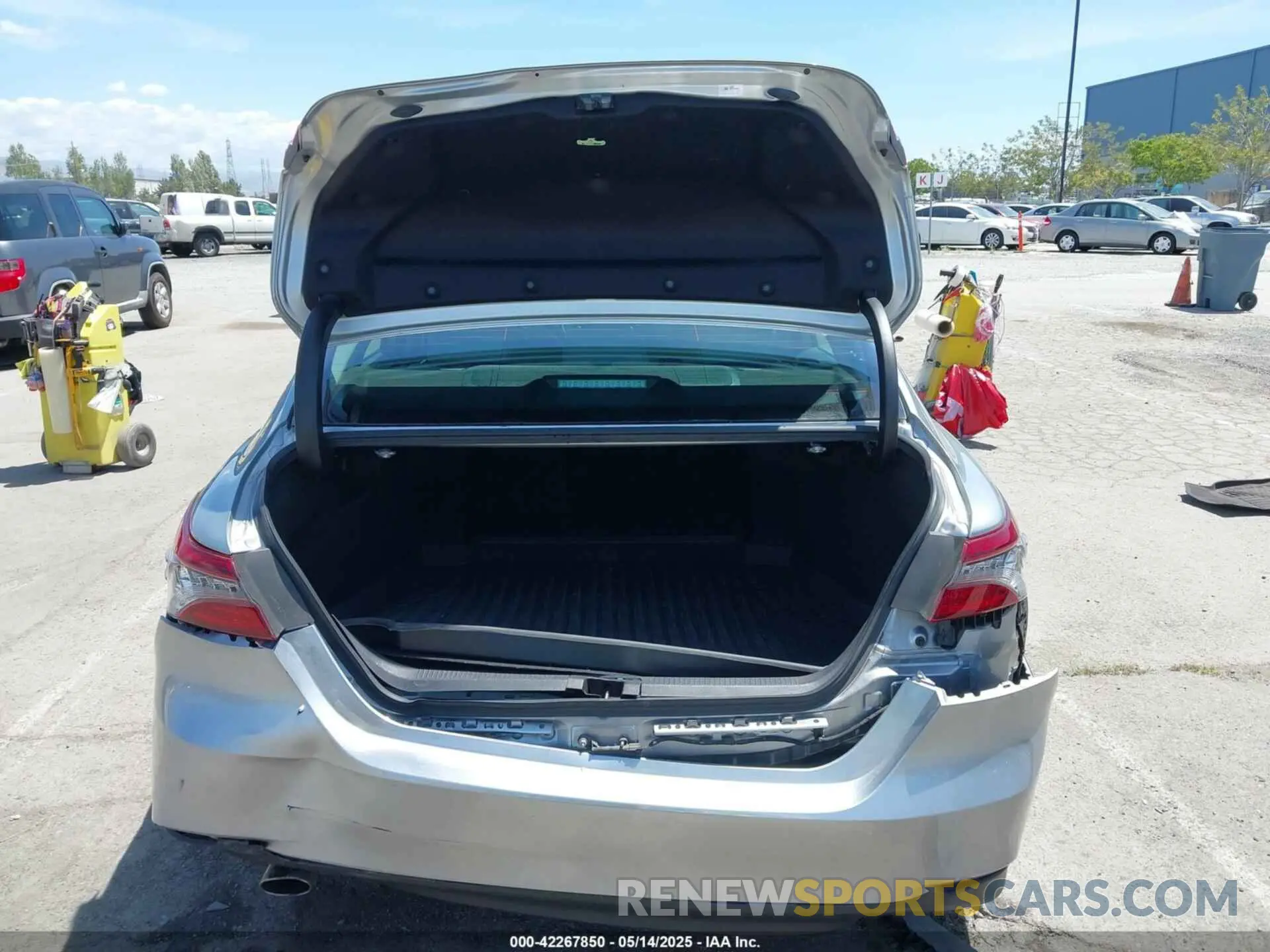 17 Photograph of a damaged car 4T1F31AK7PU613965 TOYOTA CAMRY 2023