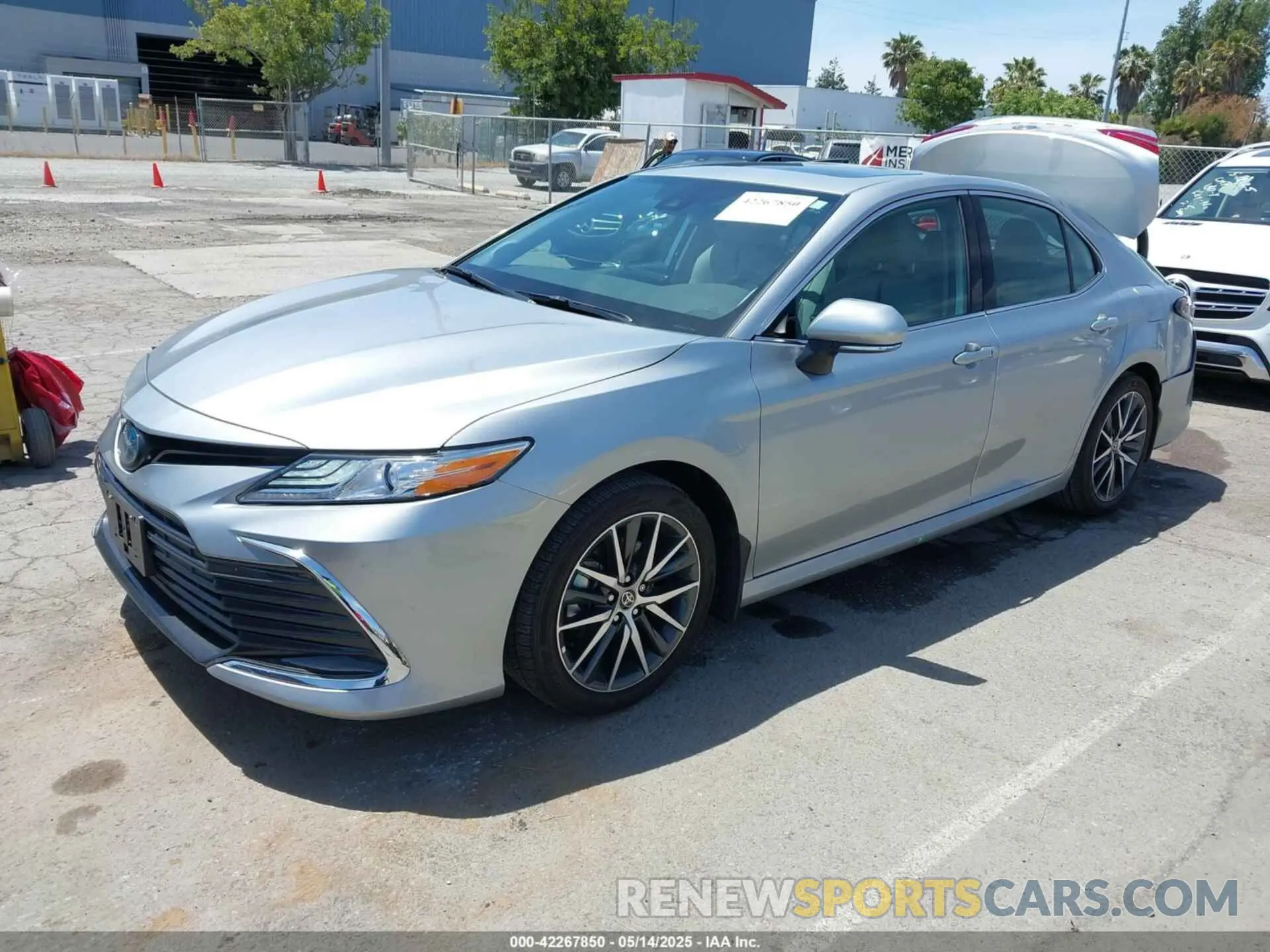 2 Photograph of a damaged car 4T1F31AK7PU613965 TOYOTA CAMRY 2023