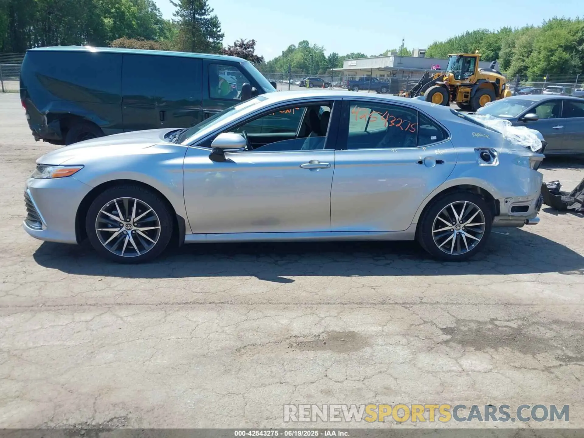15 Photograph of a damaged car 4T1F31AK7PU620561 TOYOTA CAMRY 2023