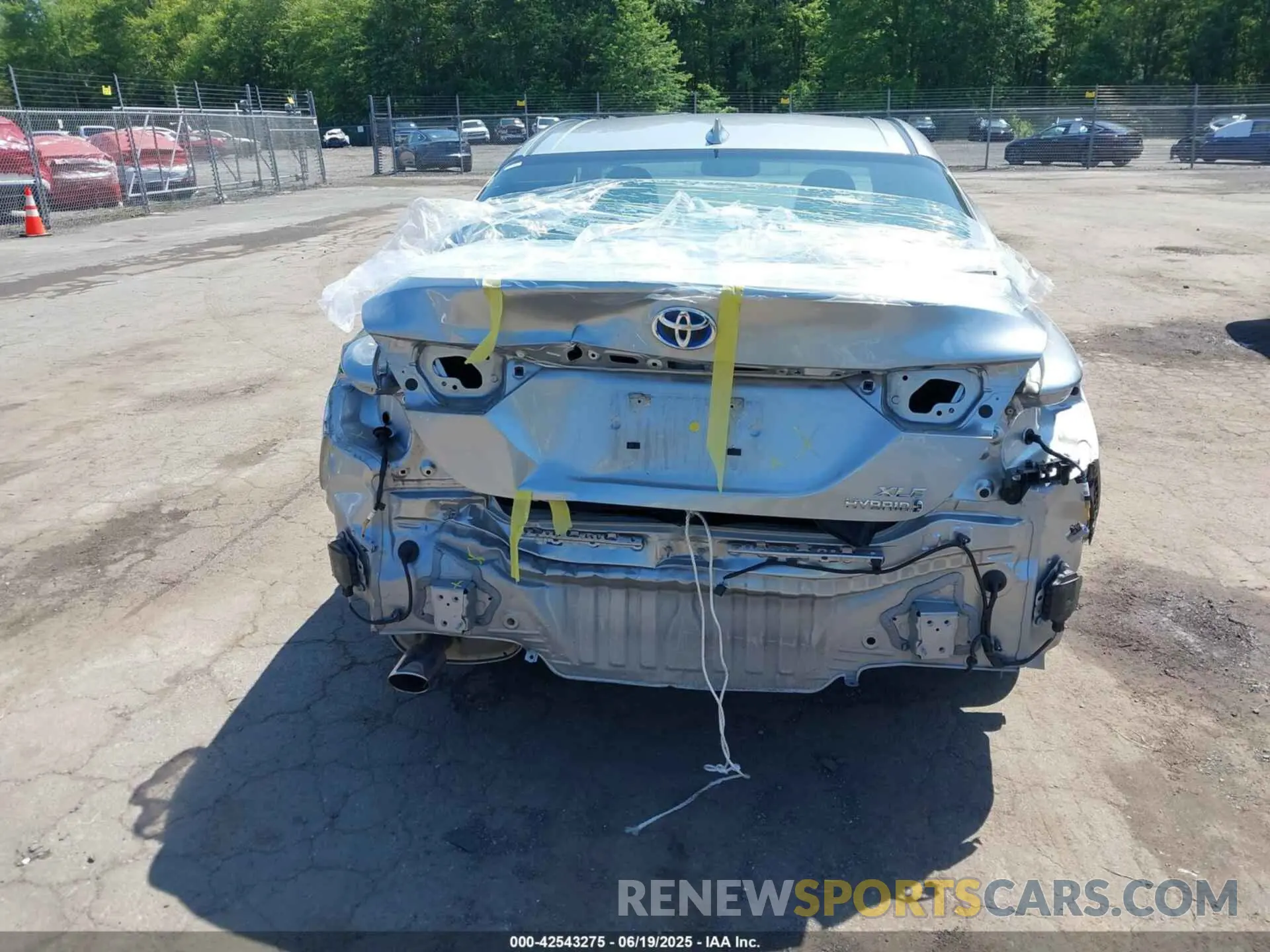 17 Photograph of a damaged car 4T1F31AK7PU620561 TOYOTA CAMRY 2023
