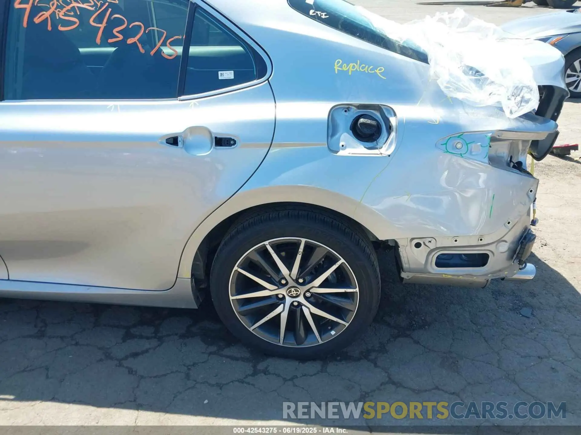 18 Photograph of a damaged car 4T1F31AK7PU620561 TOYOTA CAMRY 2023