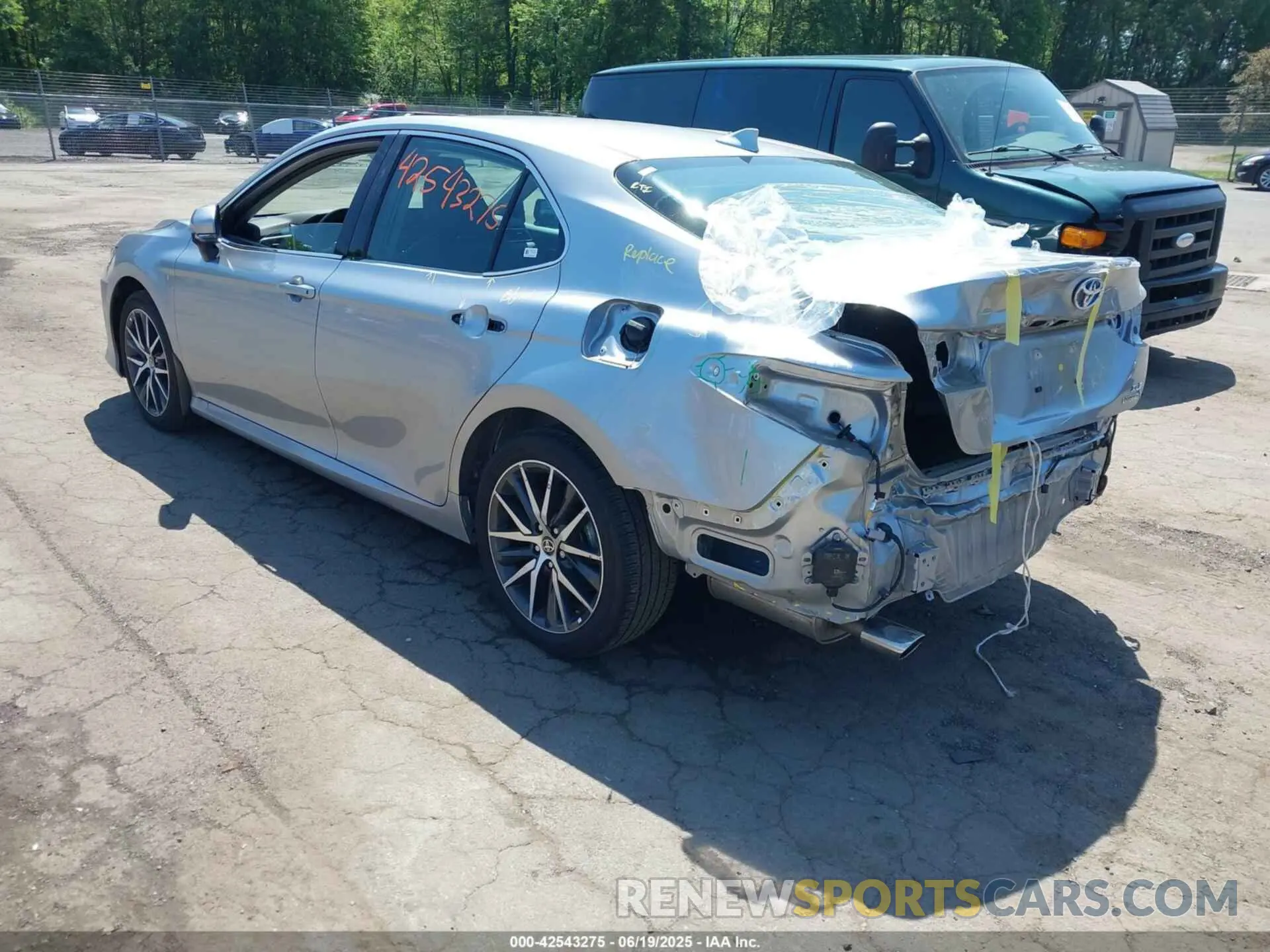 3 Photograph of a damaged car 4T1F31AK7PU620561 TOYOTA CAMRY 2023