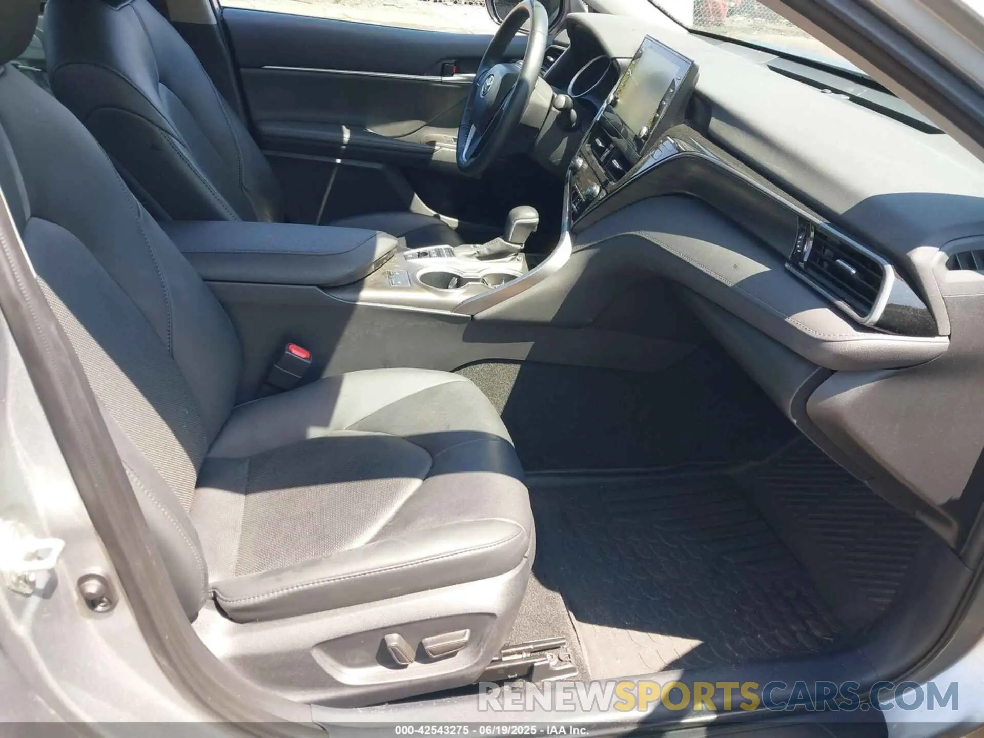 5 Photograph of a damaged car 4T1F31AK7PU620561 TOYOTA CAMRY 2023