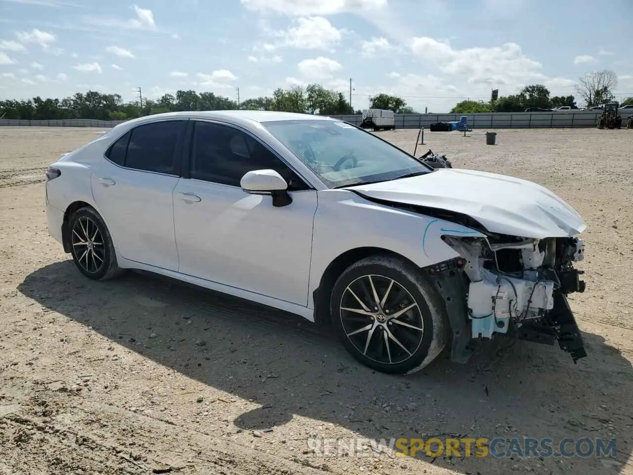 4 Photograph of a damaged car 4T1G11AK5PU735685 TOYOTA CAMRY 2023