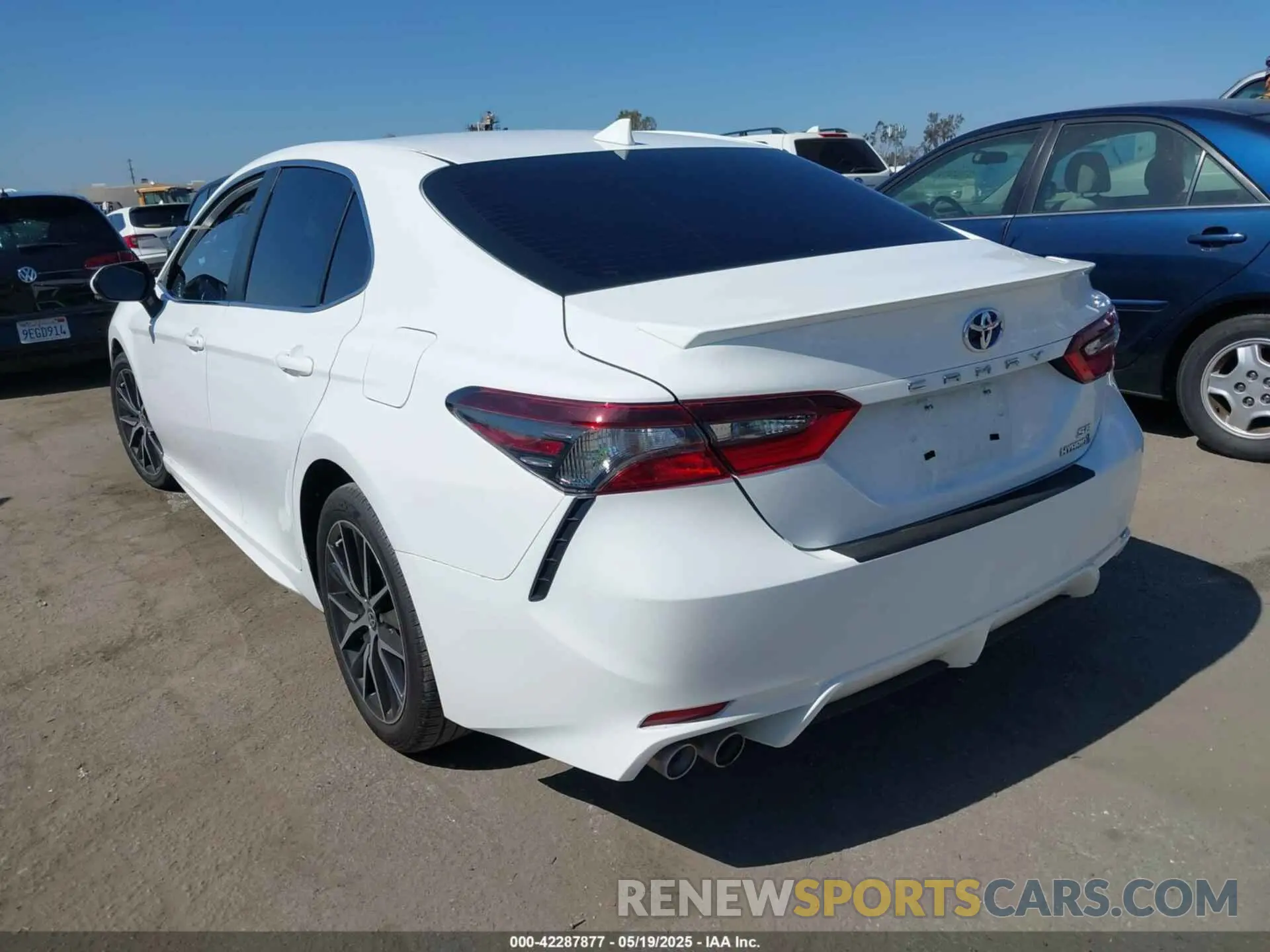 3 Photograph of a damaged car 4T1G31AK0PU616419 TOYOTA CAMRY 2023