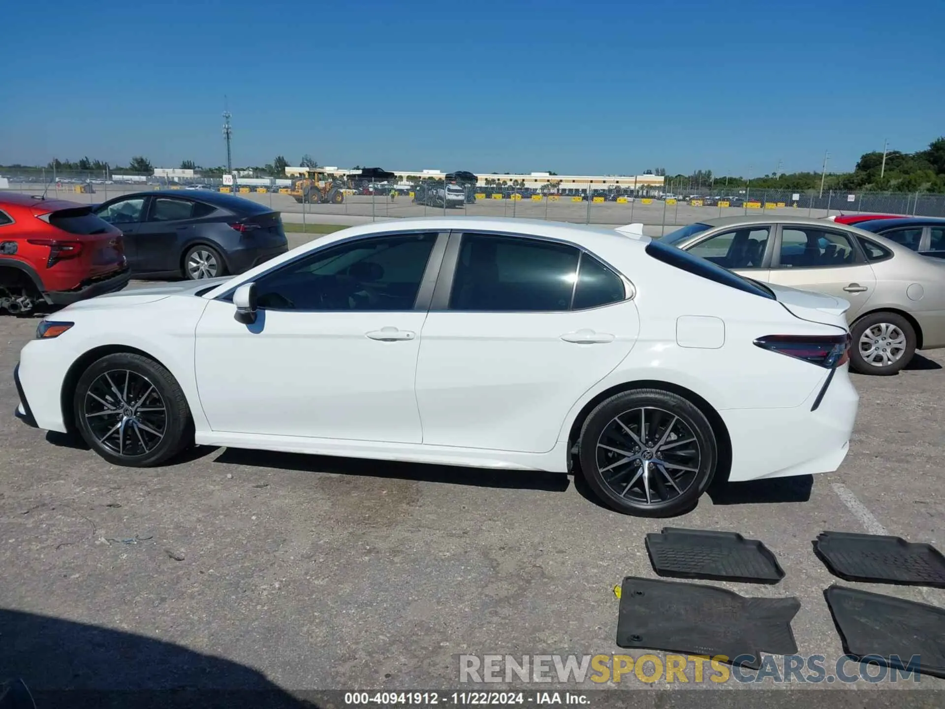 14 Photograph of a damaged car 4T1G31AK1PU616459 TOYOTA CAMRY 2023