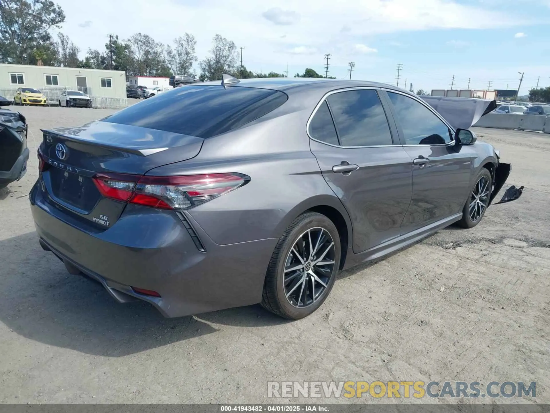 4 Photograph of a damaged car 4T1G31AK2PU608368 TOYOTA CAMRY 2023