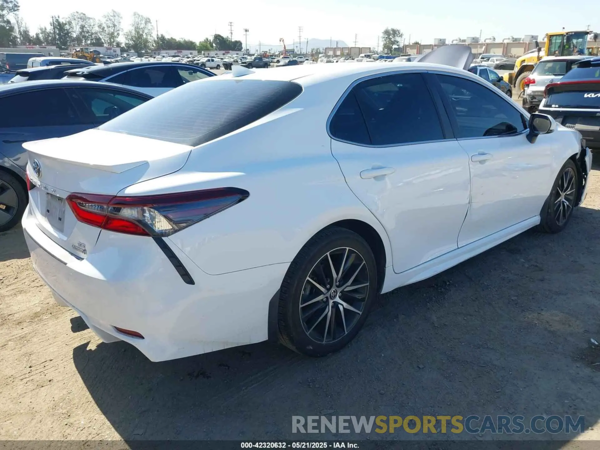 4 Photograph of a damaged car 4T1G31AK3PU606614 TOYOTA CAMRY 2023