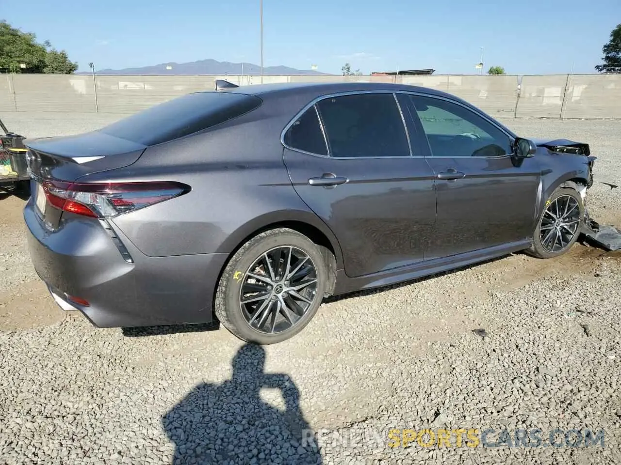 3 Photograph of a damaged car 4T1G31AK5PU602161 TOYOTA CAMRY 2023