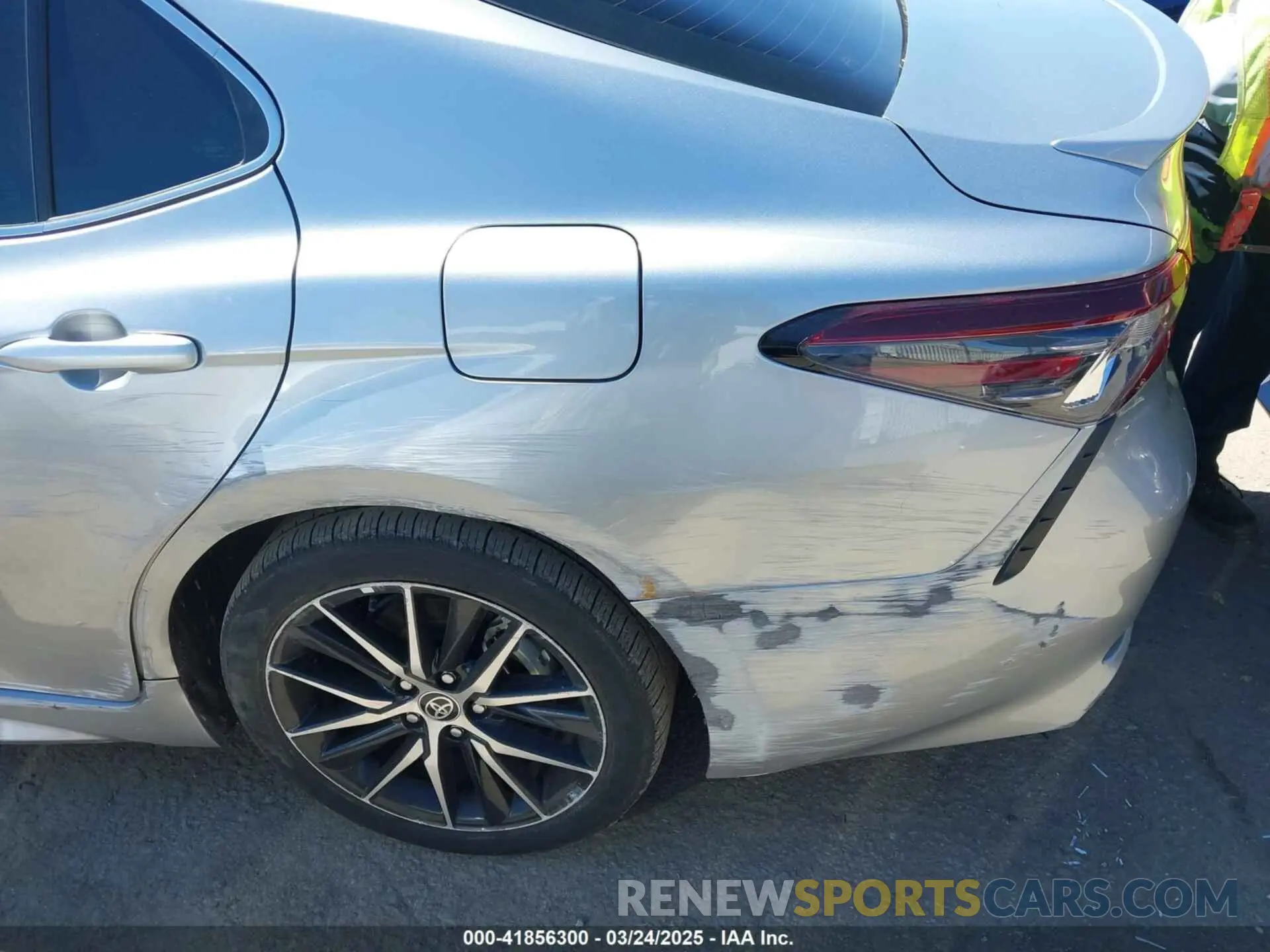 19 Photograph of a damaged car 4T1G31AK6PU619082 TOYOTA CAMRY 2023