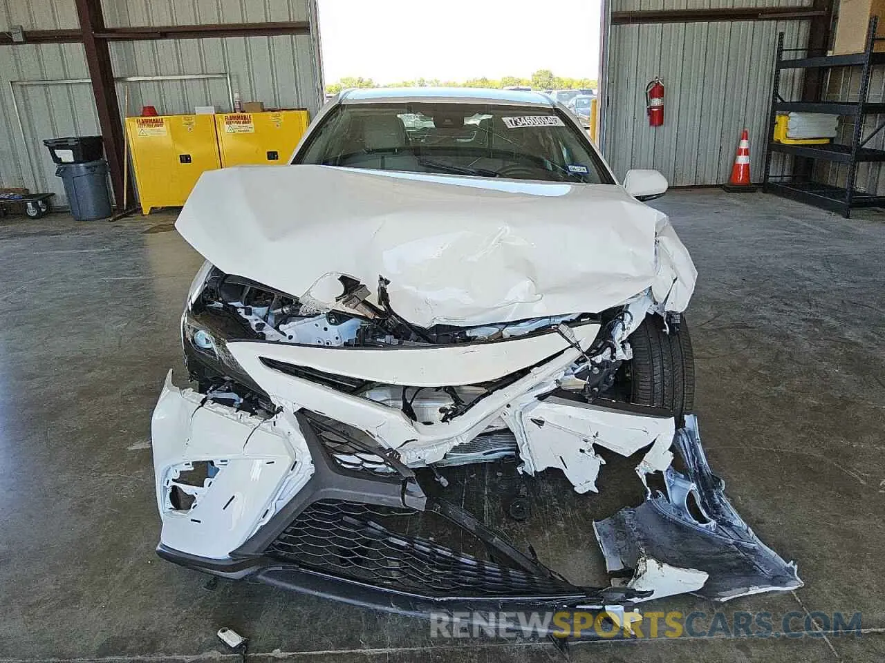 5 Photograph of a damaged car 4T1G31AK8PU615941 TOYOTA CAMRY 2023