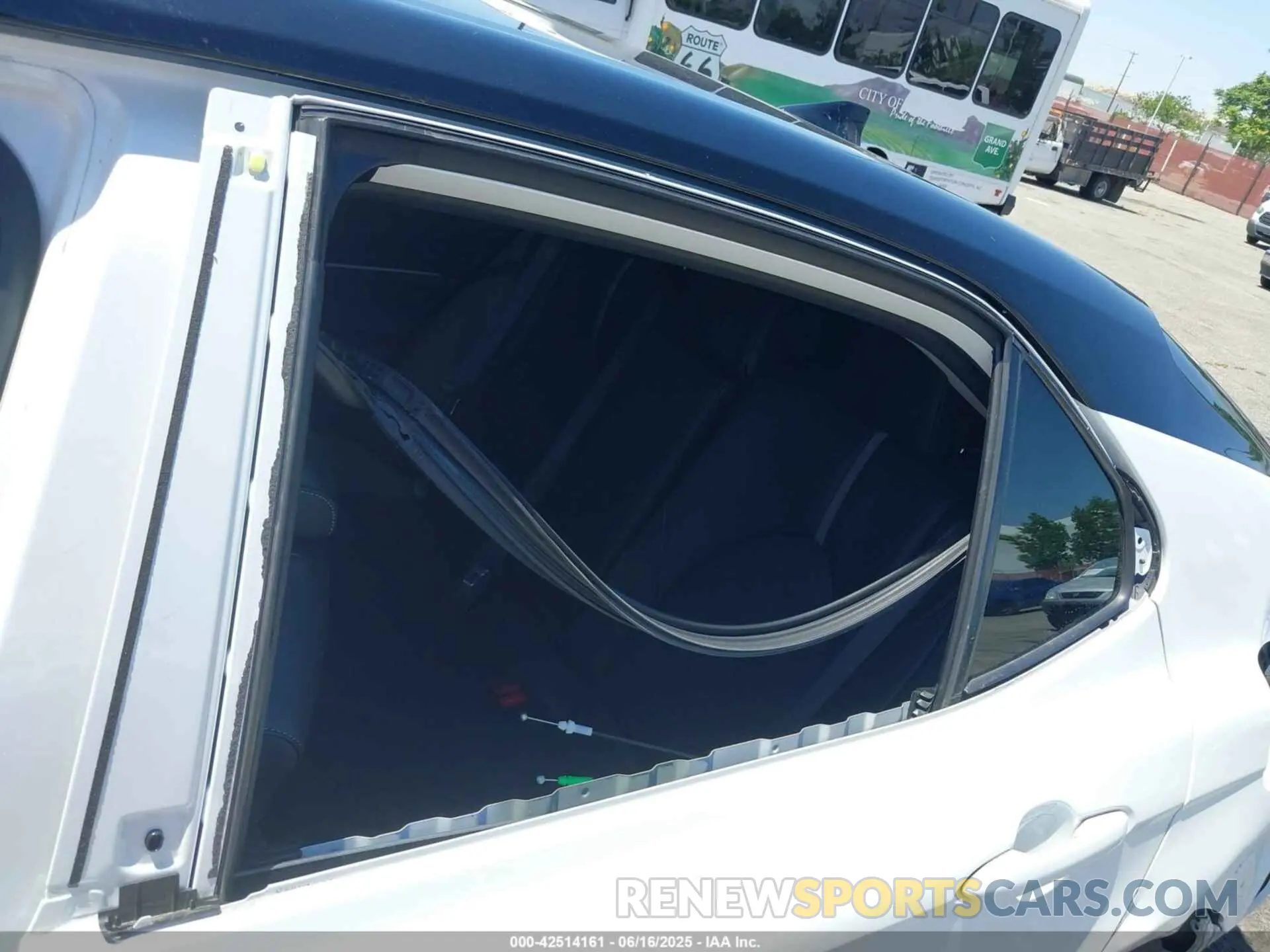 19 Photograph of a damaged car 4T1K31AK1PU051480 TOYOTA CAMRY 2023