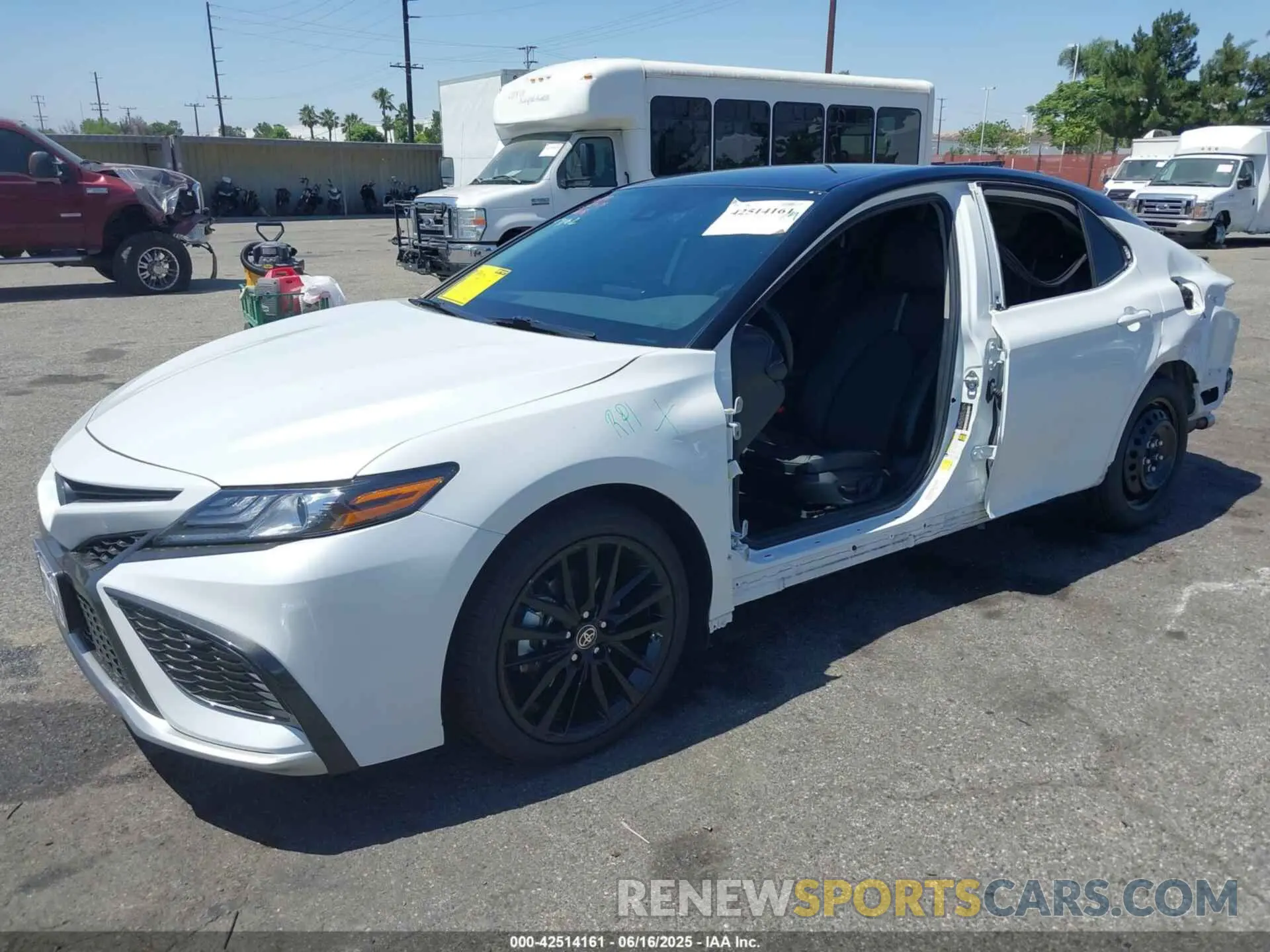 2 Photograph of a damaged car 4T1K31AK1PU051480 TOYOTA CAMRY 2023