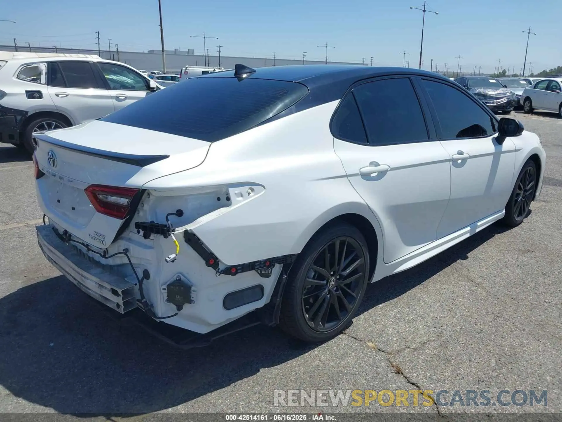 4 Photograph of a damaged car 4T1K31AK1PU051480 TOYOTA CAMRY 2023