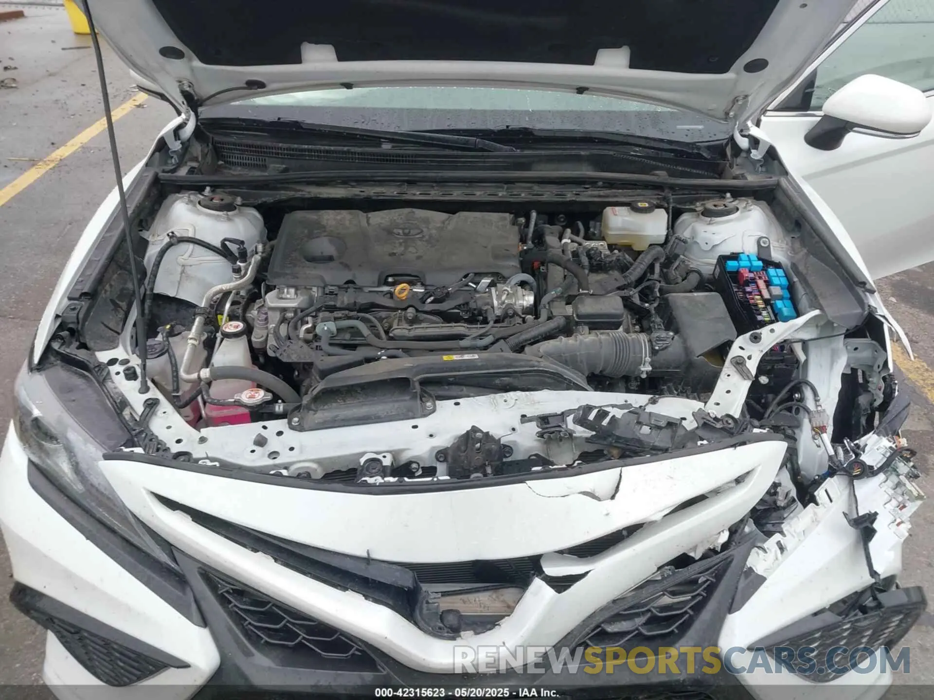 10 Photograph of a damaged car 4T1K31AK1PU603690 TOYOTA CAMRY 2023