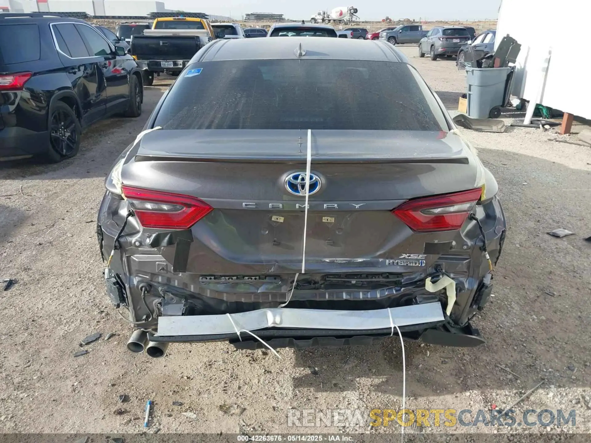 17 Photograph of a damaged car 4T1K31AK2PU618862 TOYOTA CAMRY 2023