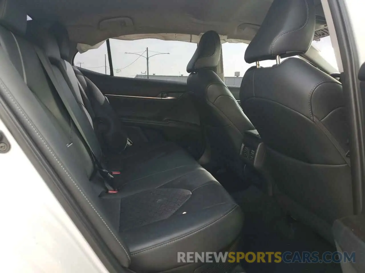 10 Photograph of a damaged car 4T1K31AK4PU051814 TOYOTA CAMRY 2023