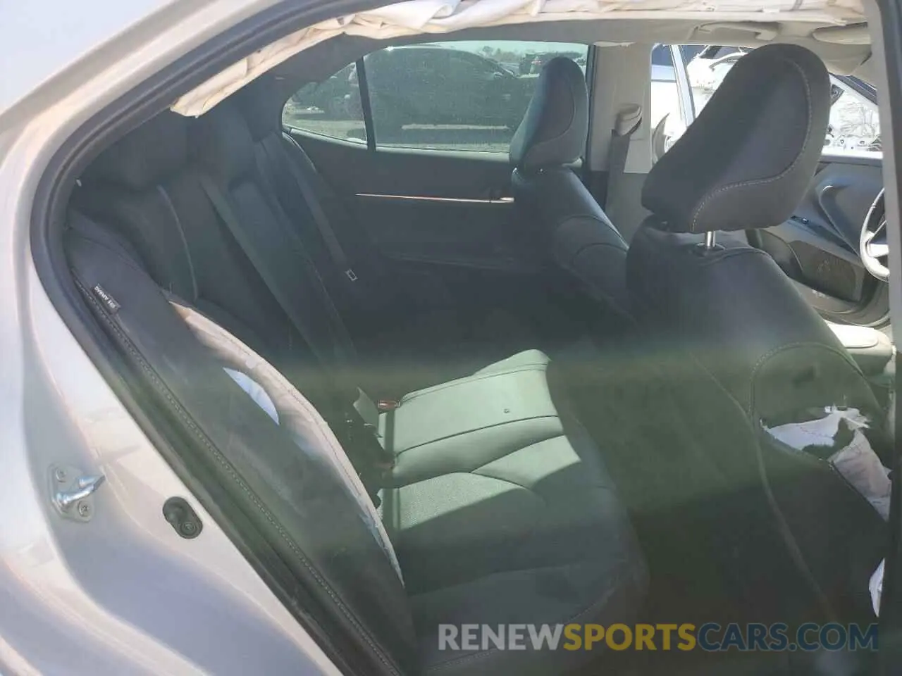 10 Photograph of a damaged car 4T1K31AK4PU058830 TOYOTA CAMRY 2023