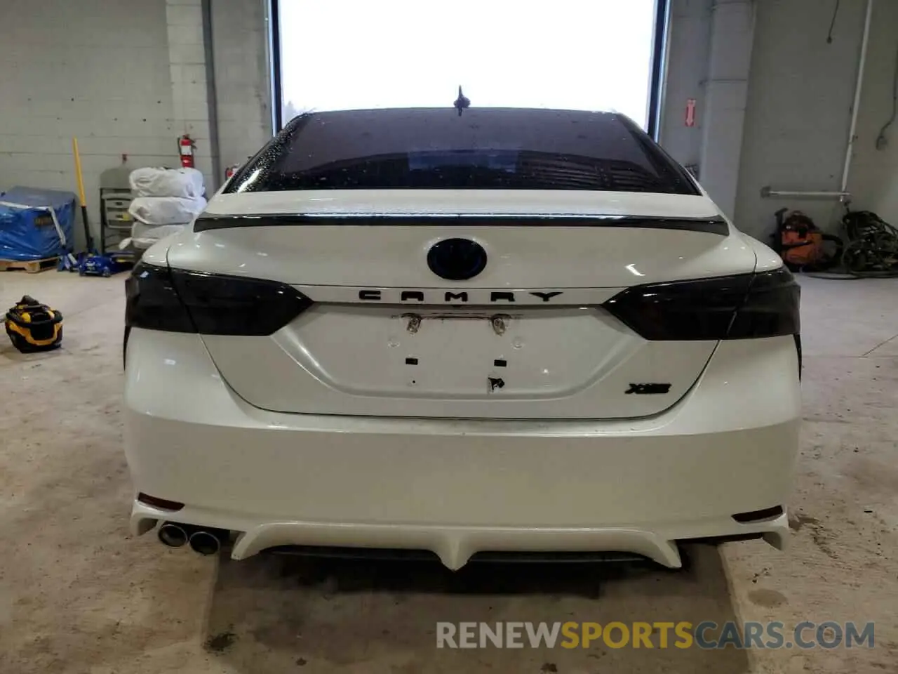 6 Photograph of a damaged car 4T1K31AK5PU046752 TOYOTA CAMRY 2023