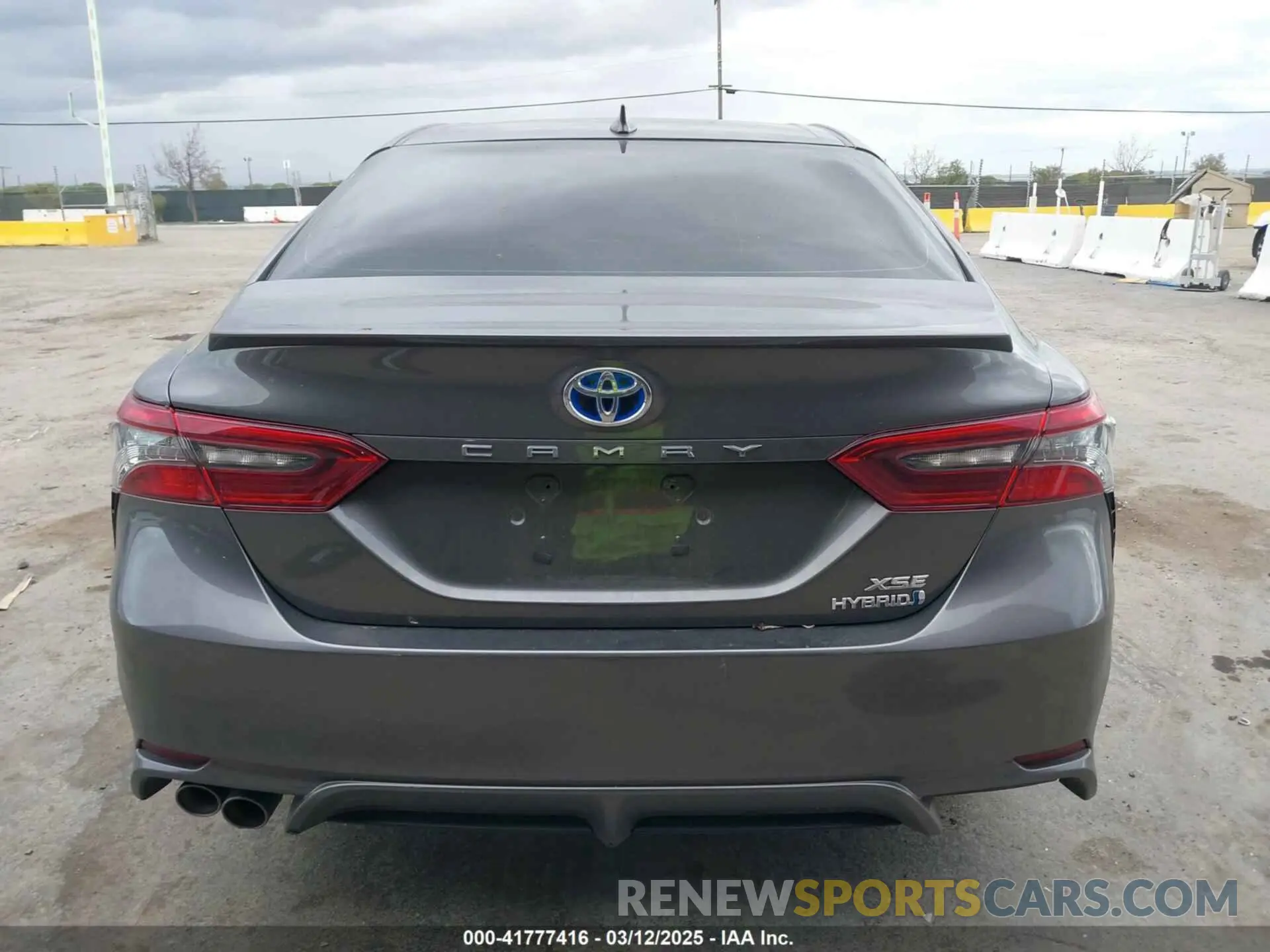 16 Photograph of a damaged car 4T1K31AK9PU601721 TOYOTA CAMRY 2023