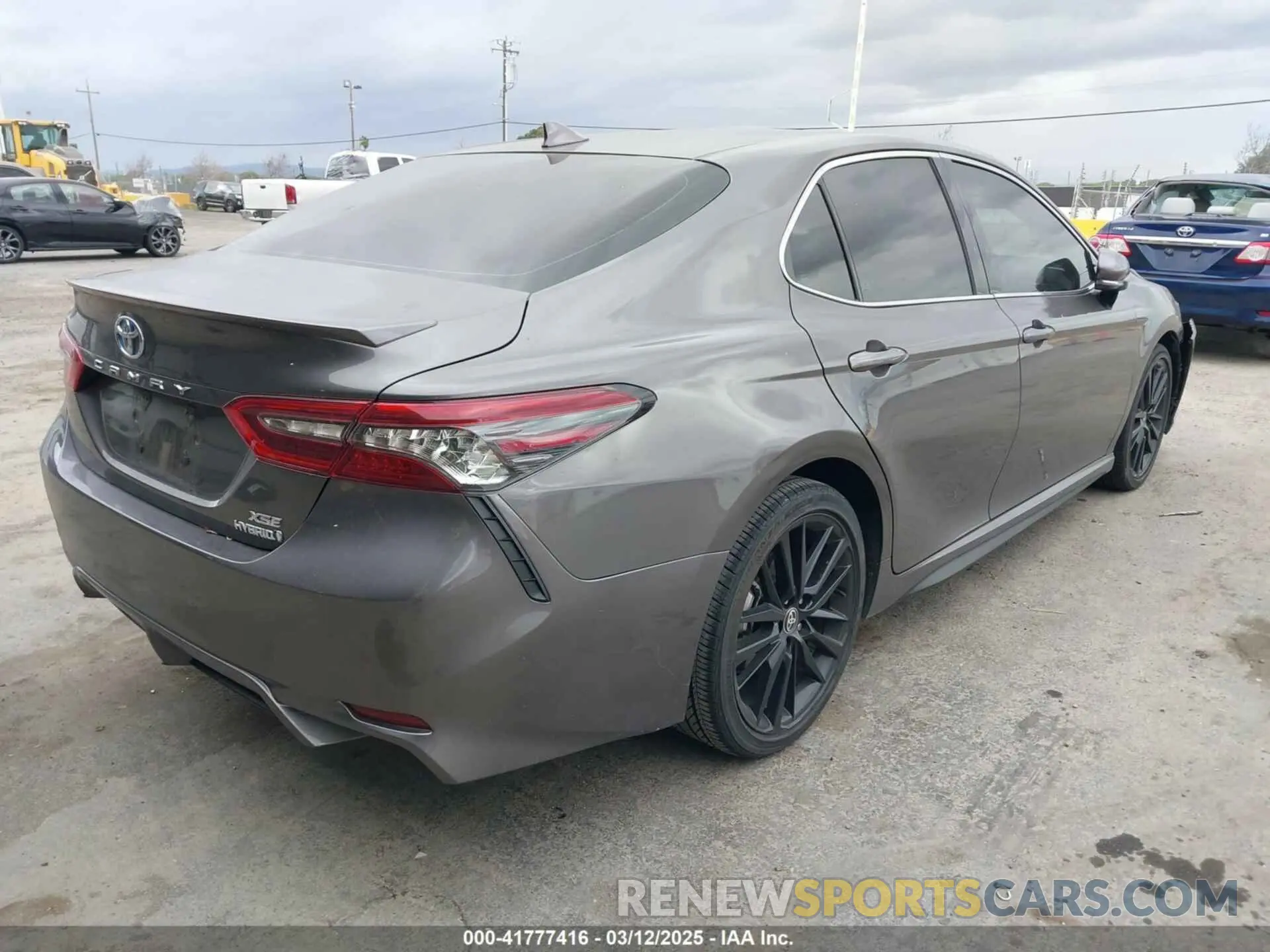 4 Photograph of a damaged car 4T1K31AK9PU601721 TOYOTA CAMRY 2023