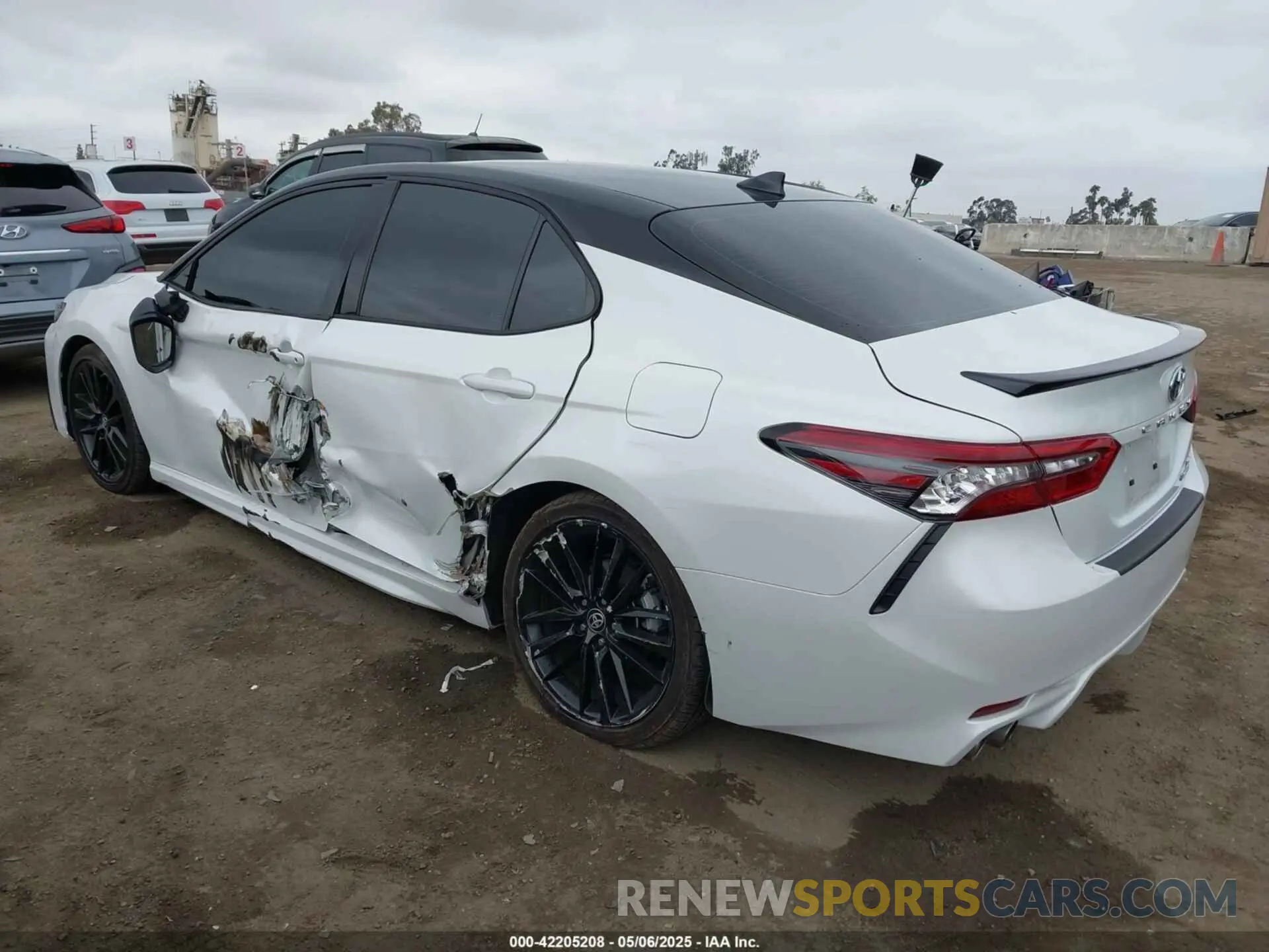 3 Photograph of a damaged car 4T1K31AKXPU057827 TOYOTA CAMRY 2023