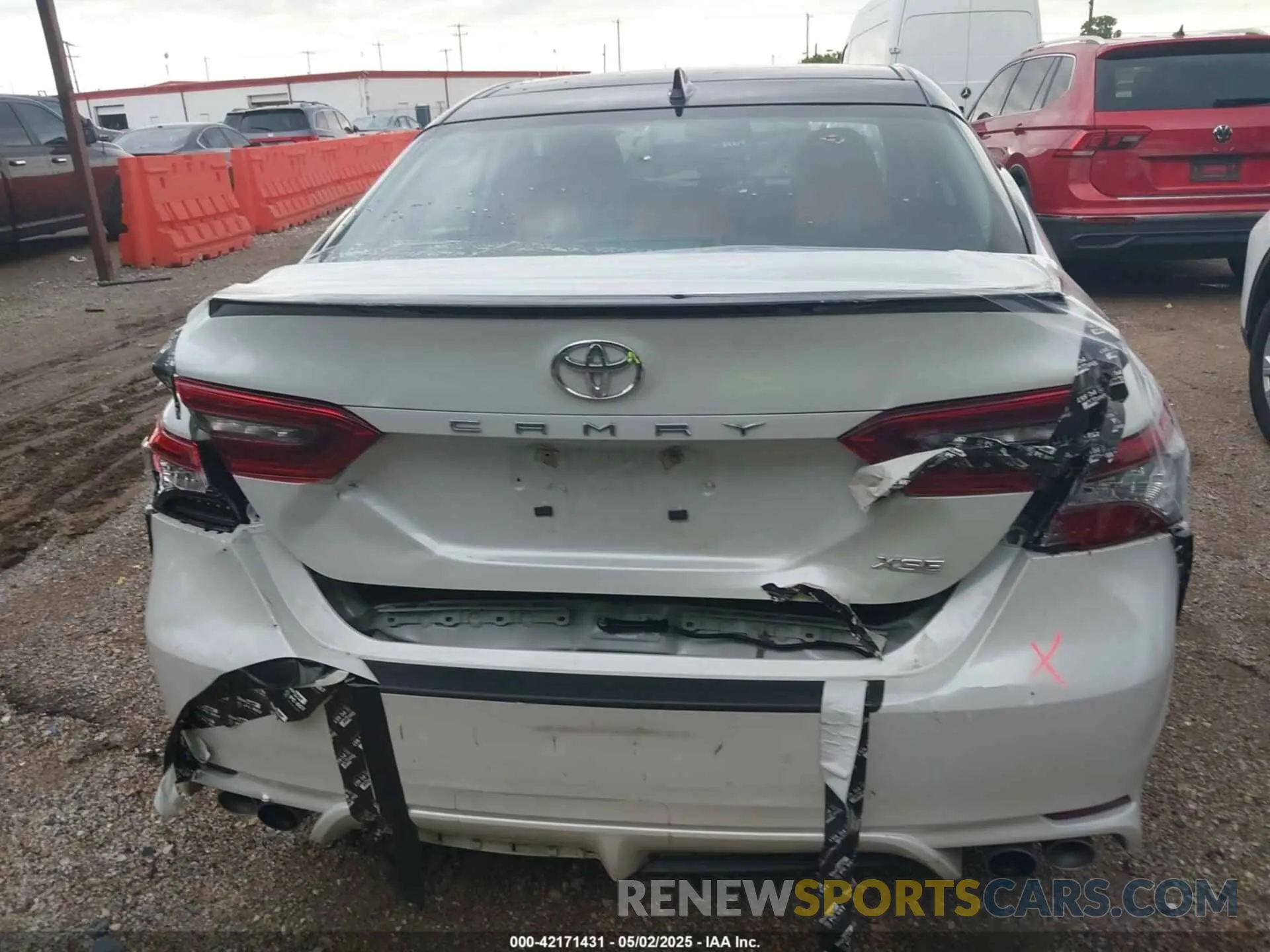 16 Photograph of a damaged car 4T1K61AK1PU182318 TOYOTA CAMRY 2023