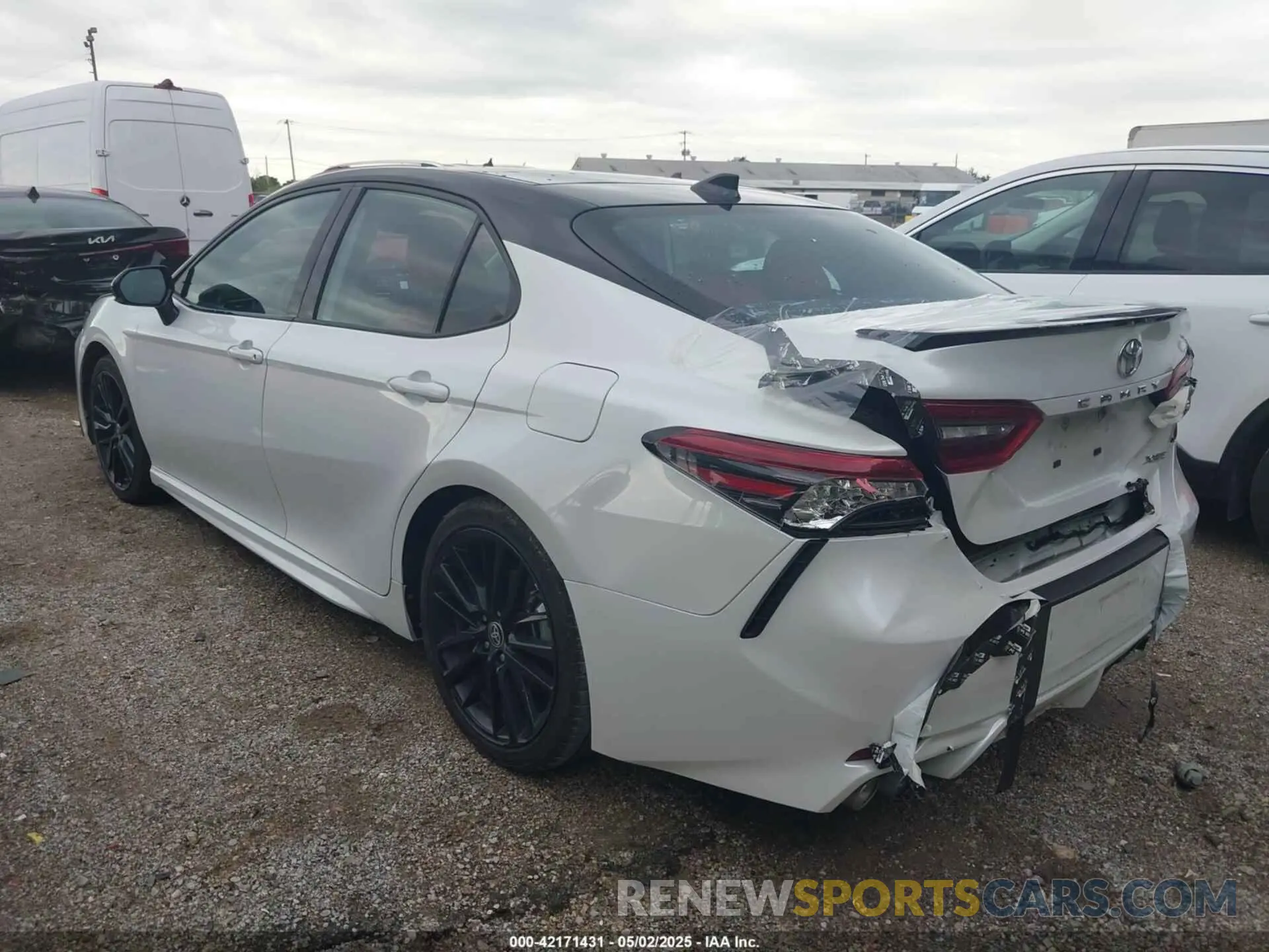 3 Photograph of a damaged car 4T1K61AK1PU182318 TOYOTA CAMRY 2023