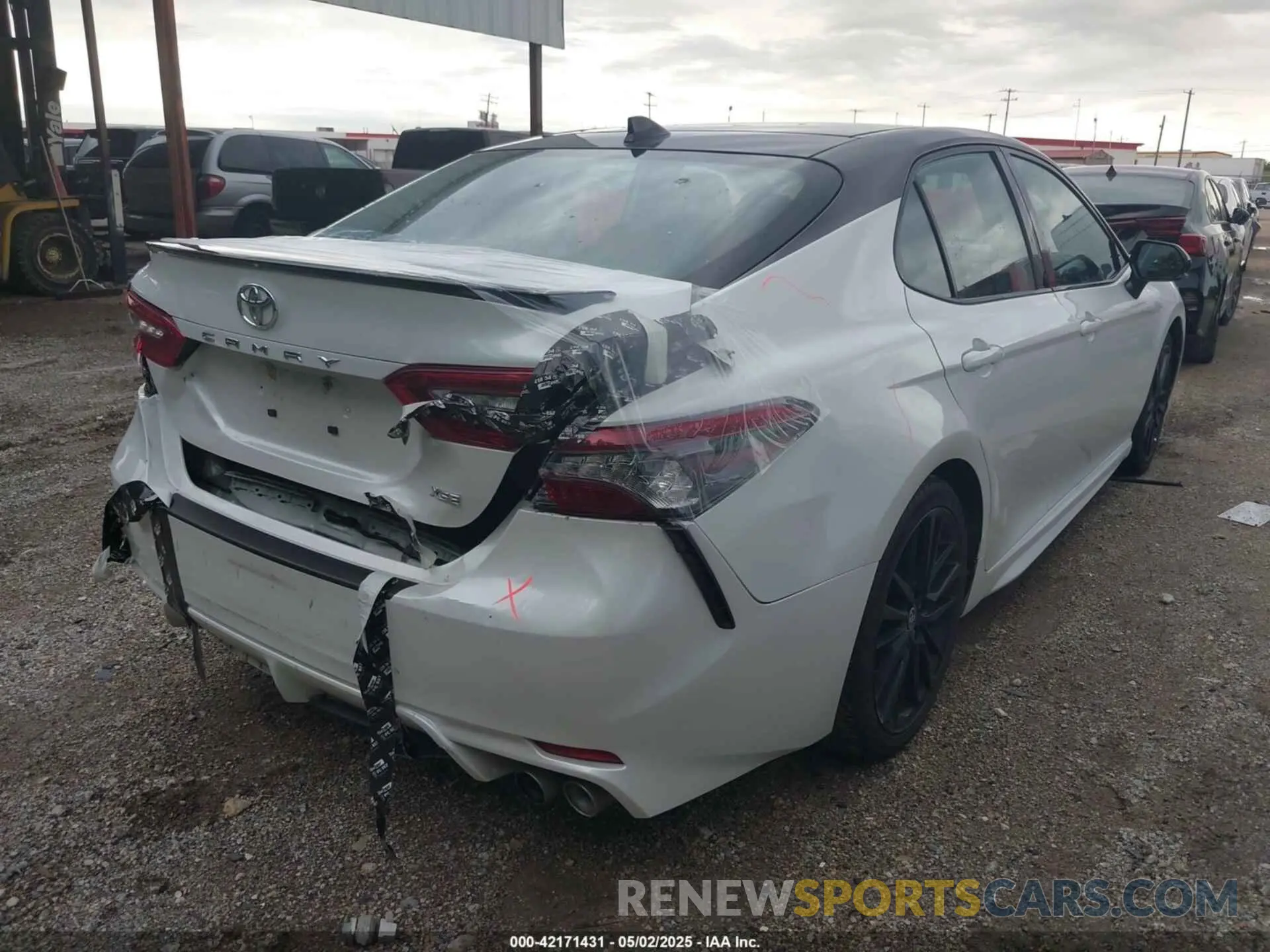 4 Photograph of a damaged car 4T1K61AK1PU182318 TOYOTA CAMRY 2023