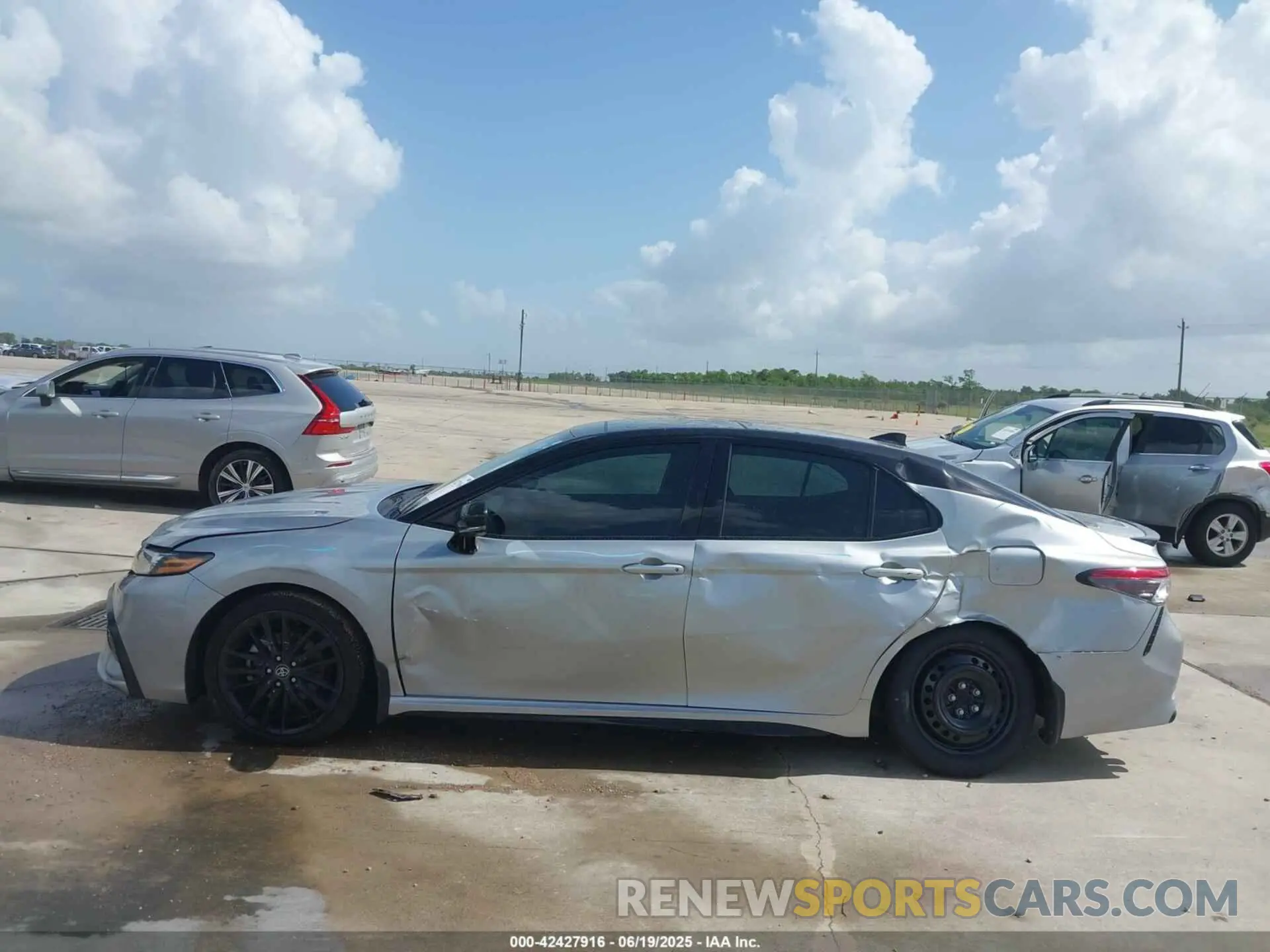 14 Photograph of a damaged car 4T1K61AK6PU079928 TOYOTA CAMRY 2023